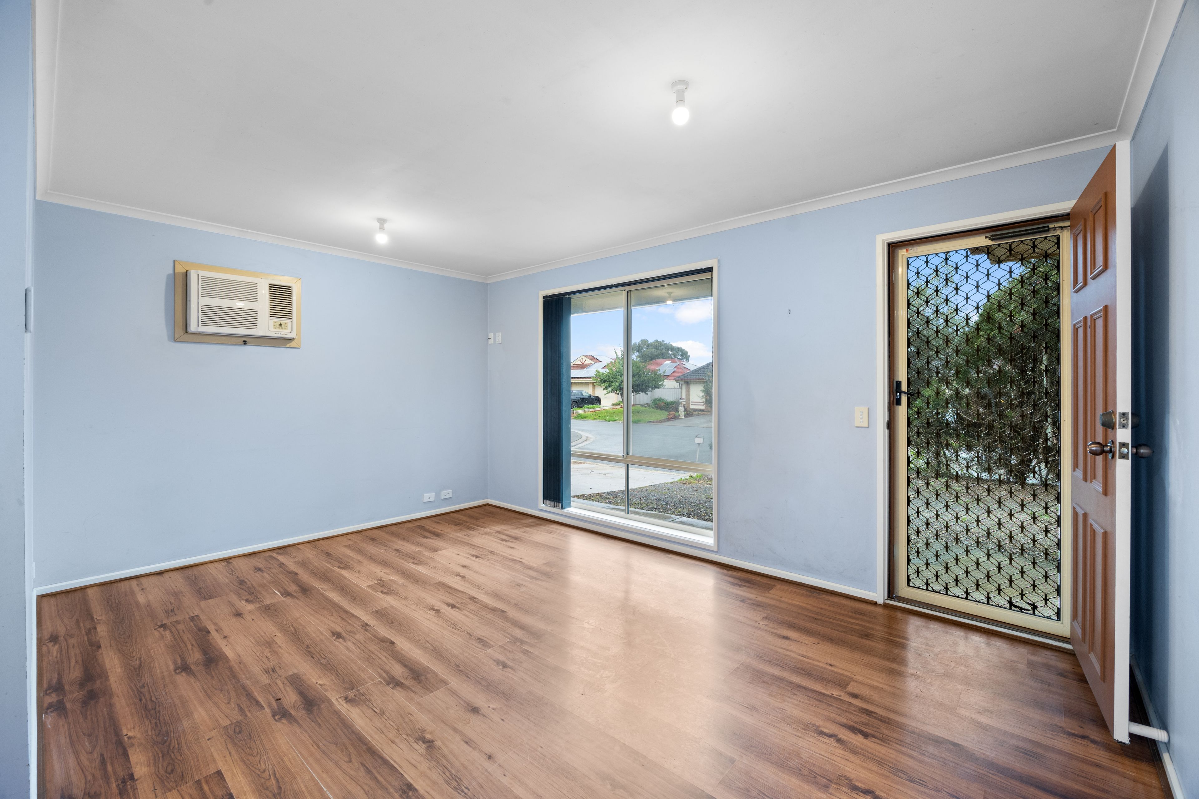 18 Crown Crescent — photo 3 of 15
