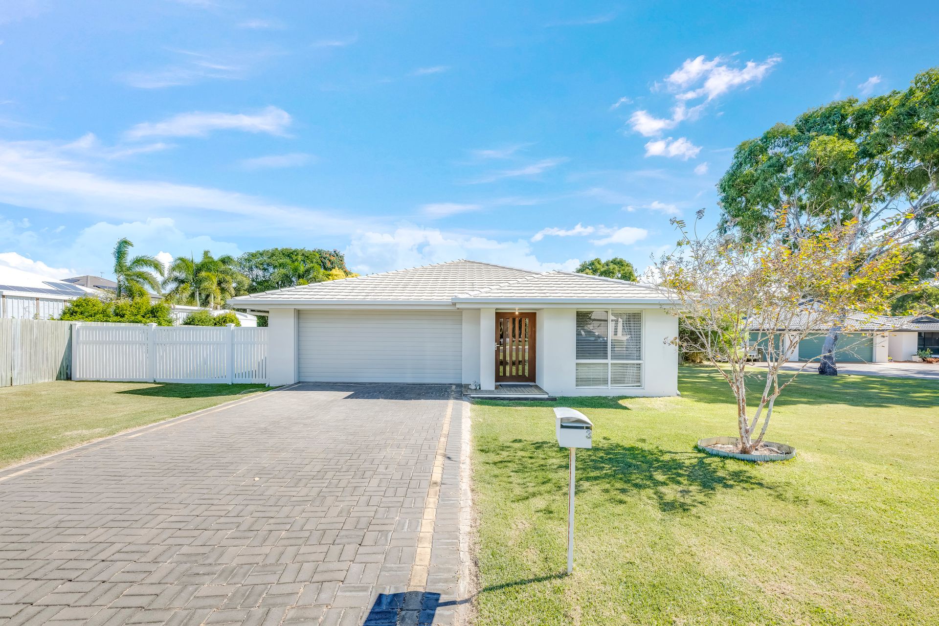 3 Raewood Close, Coral Cove, QLD 4670