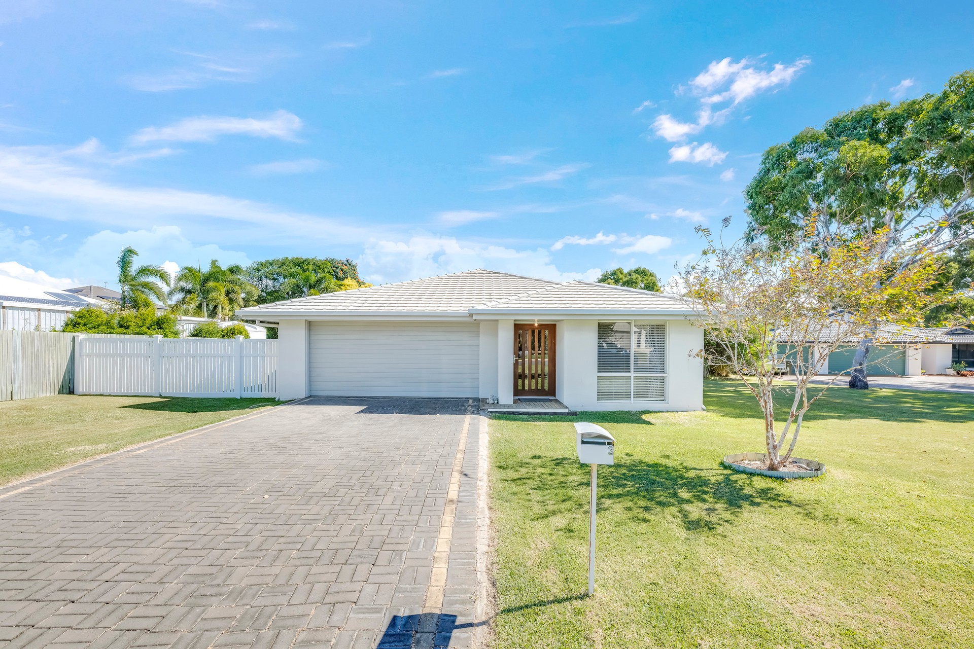 3 Raewood Close, Coral Cove, QLD 4670