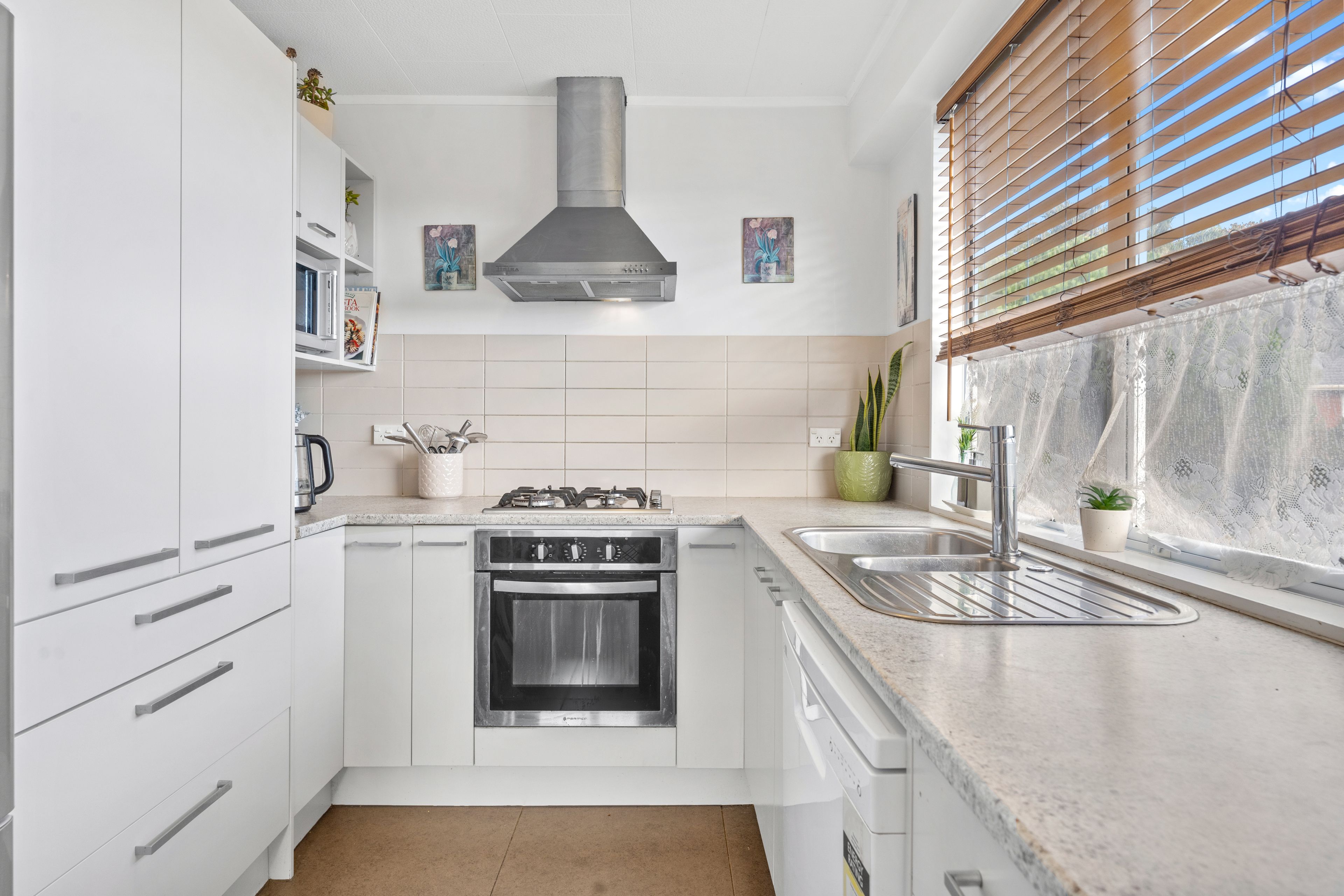 1/145 Spinella Drive, Glenfield, North Shore City