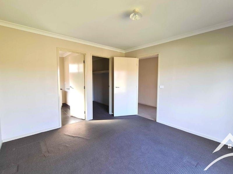 123 Kinglake Drive, MANOR LAKES, VIC 3024