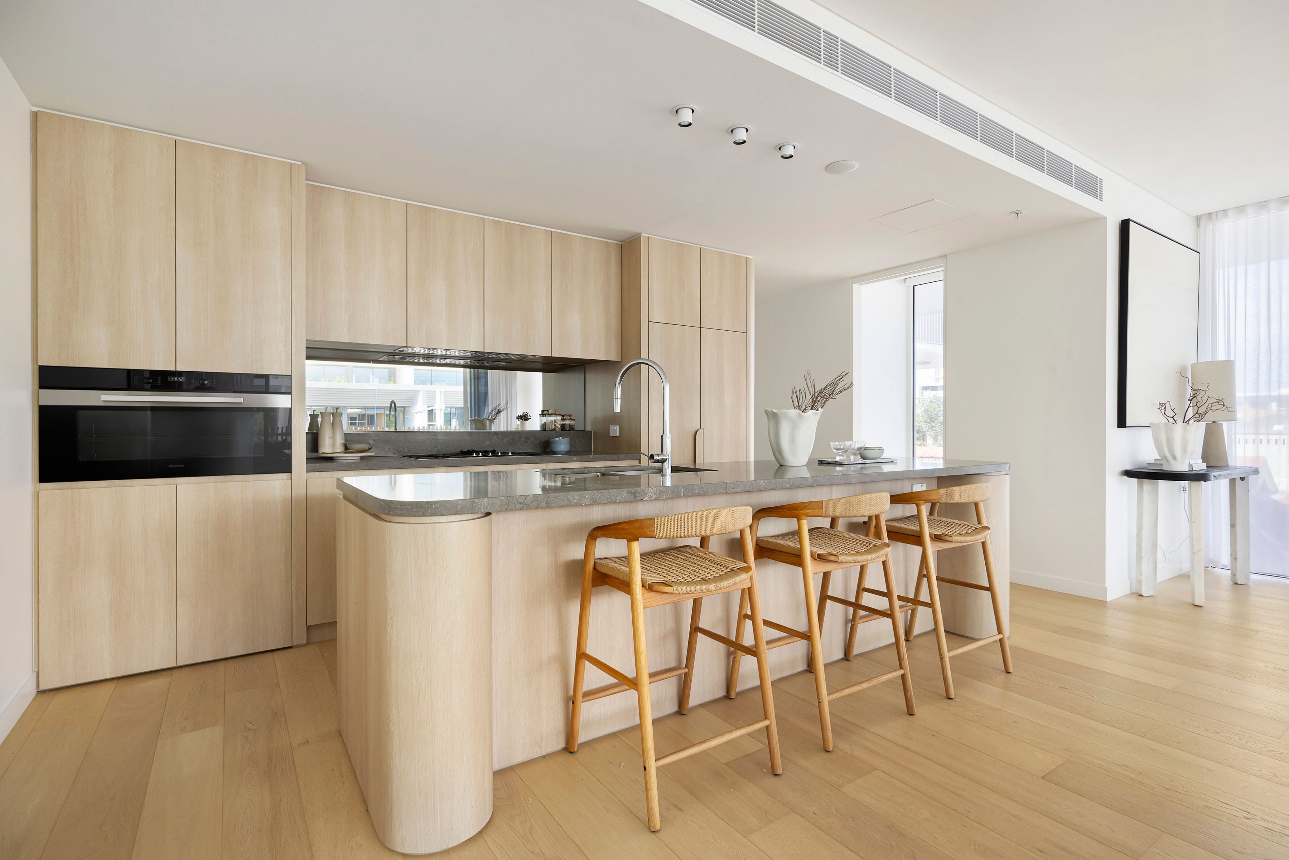 201/45 Hall Street — photo 4 of 16