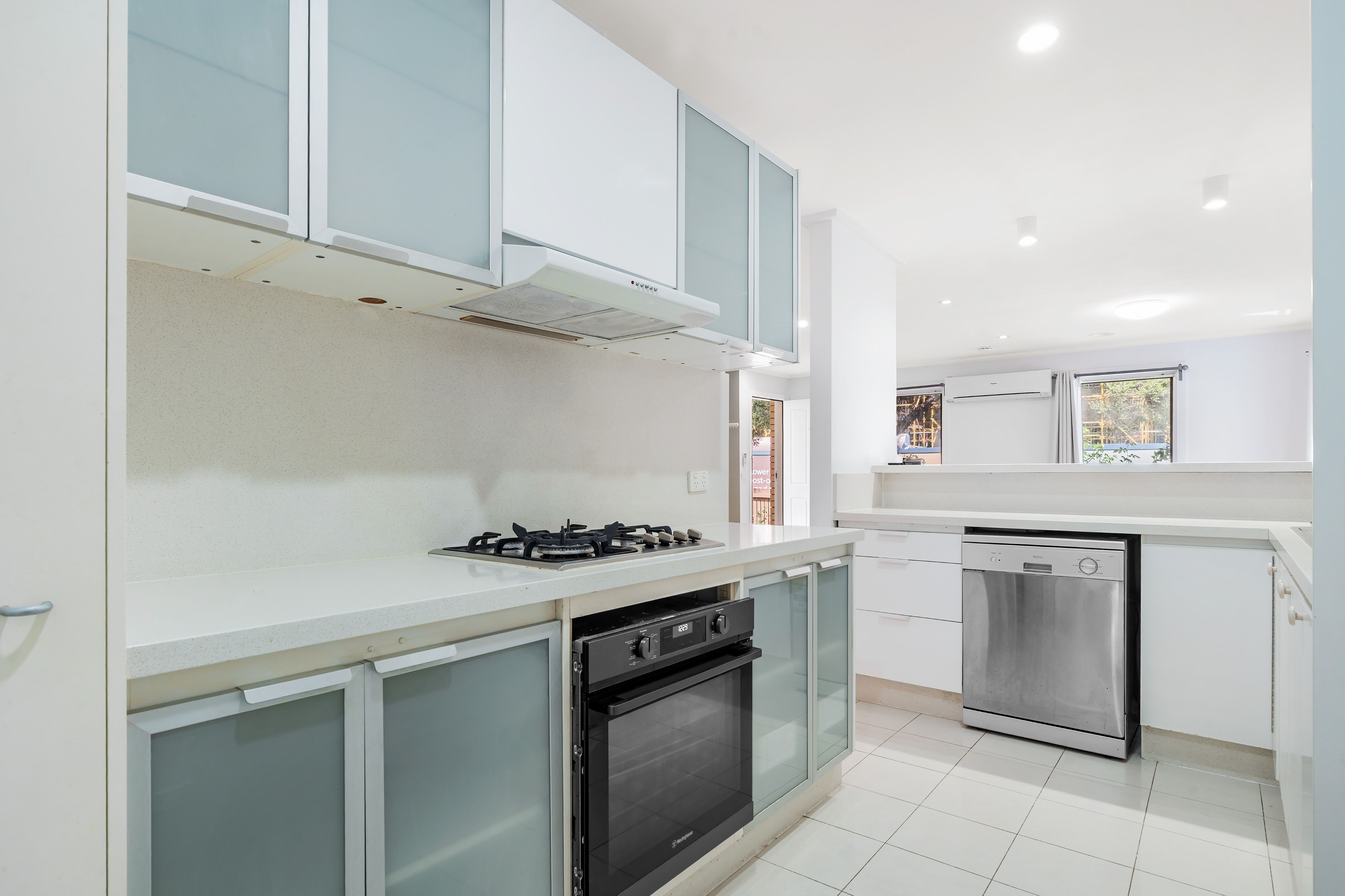 1/13-15 Dixon Street — photo 3 of 6