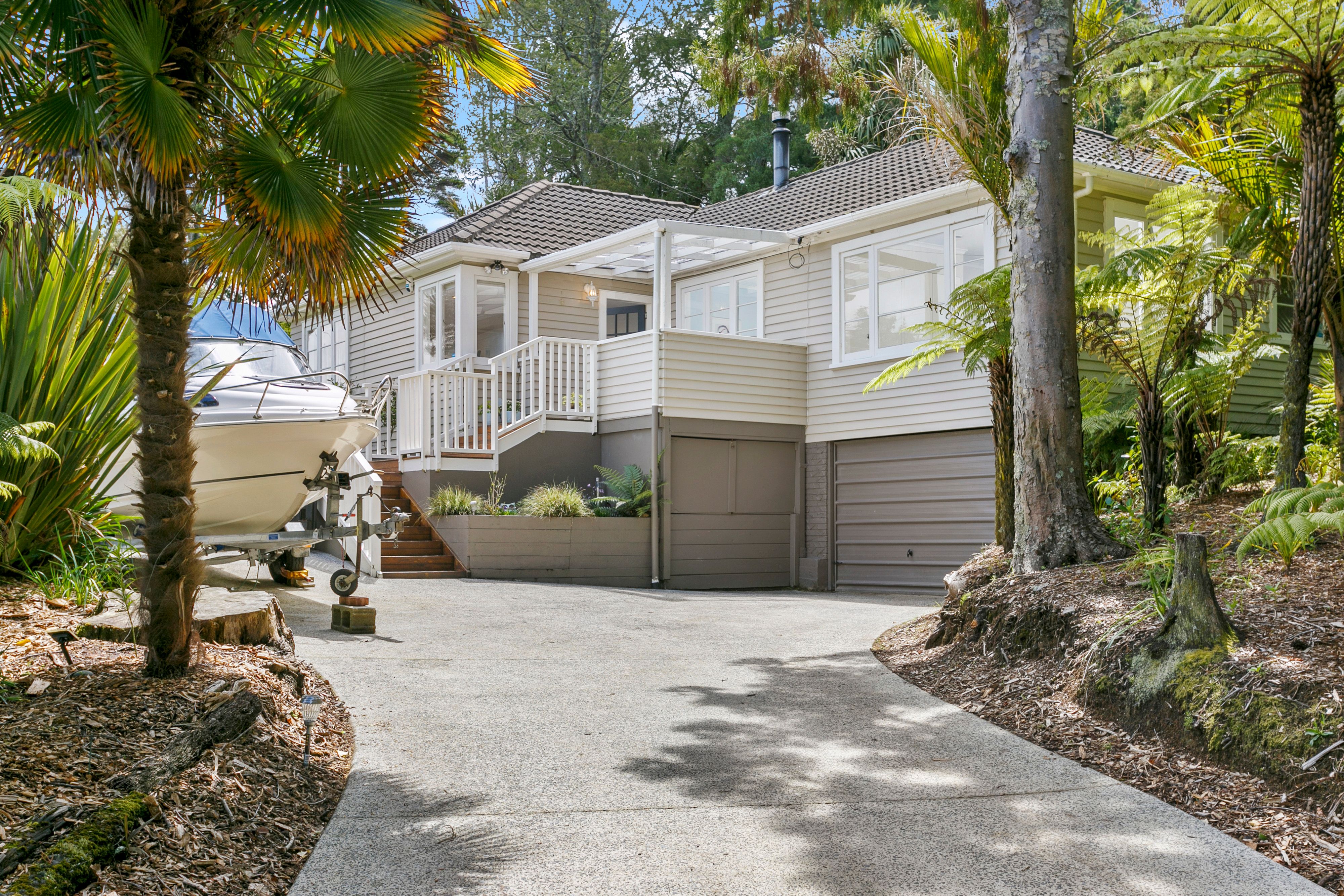 1 Grovelands Way, Titirangi, Waitakere City