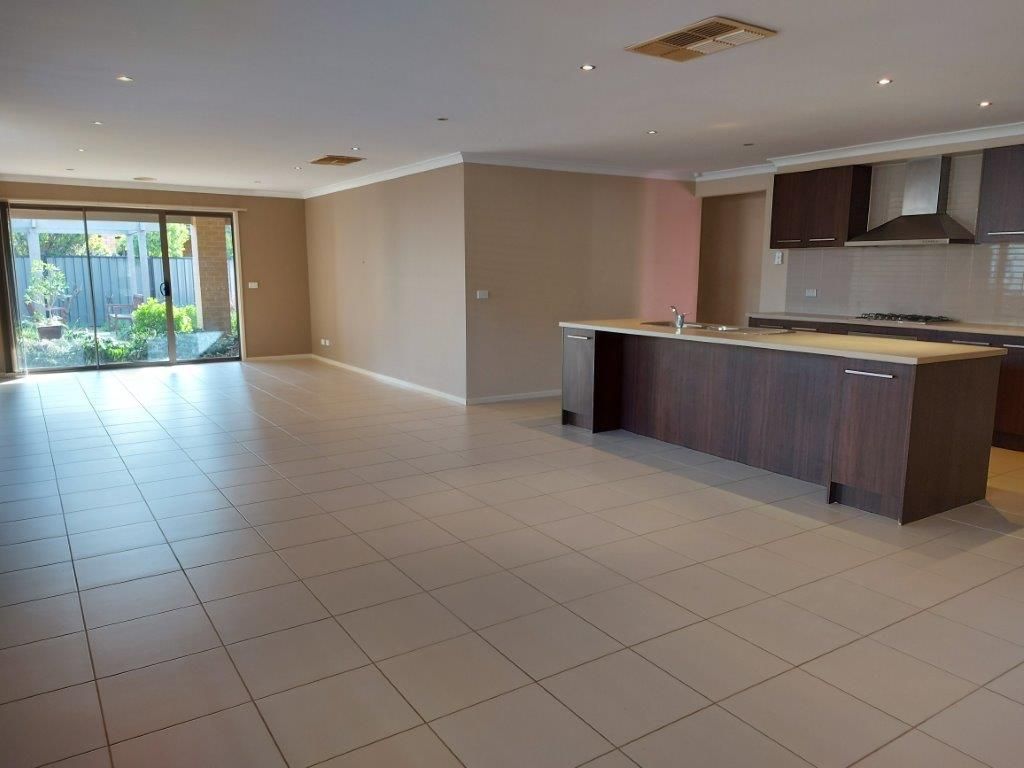 12 Pearce Circuit, Point Cook, VIC 3030