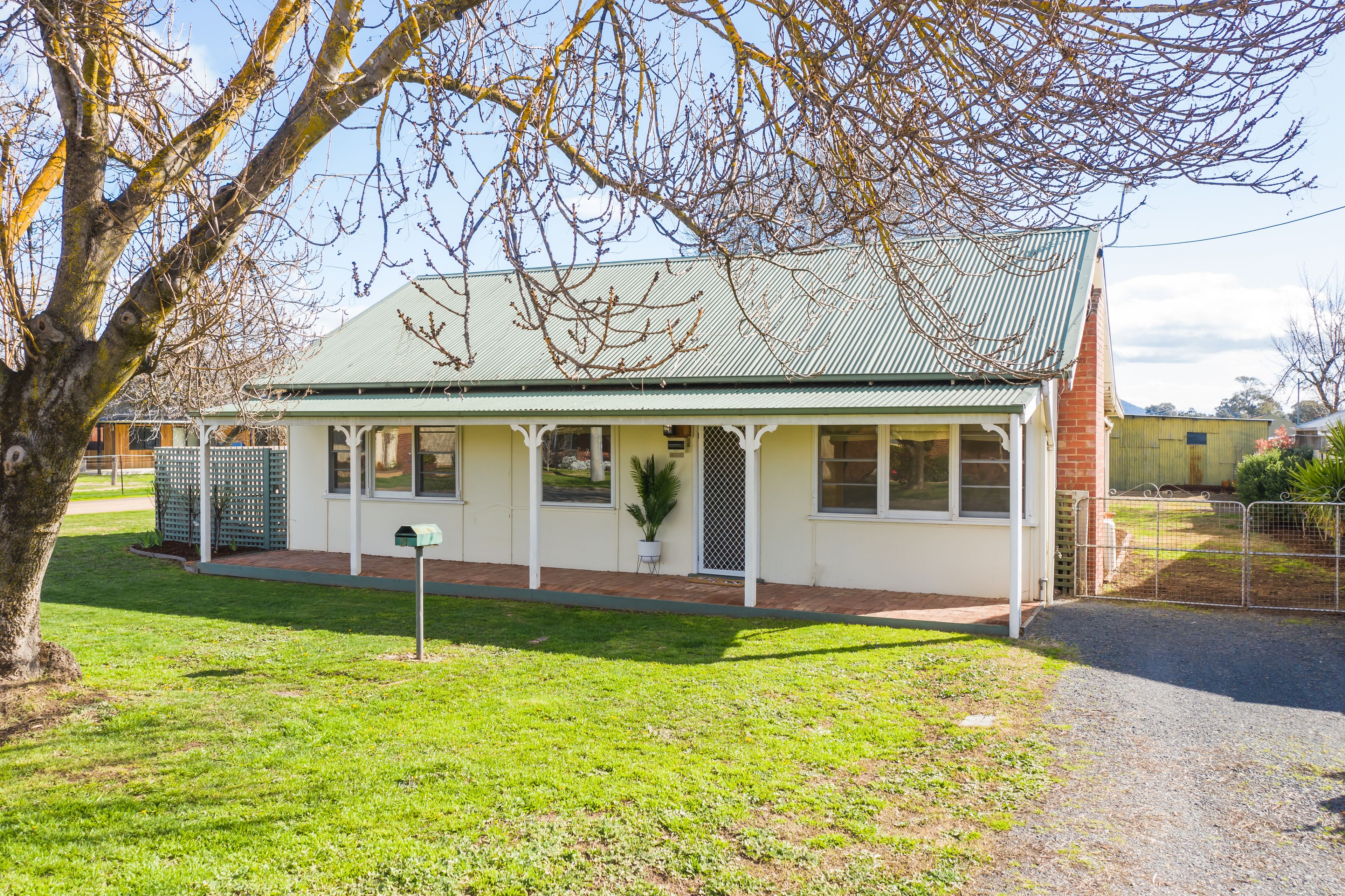 21 Kitchen Street — photo from Ray White Mansfield