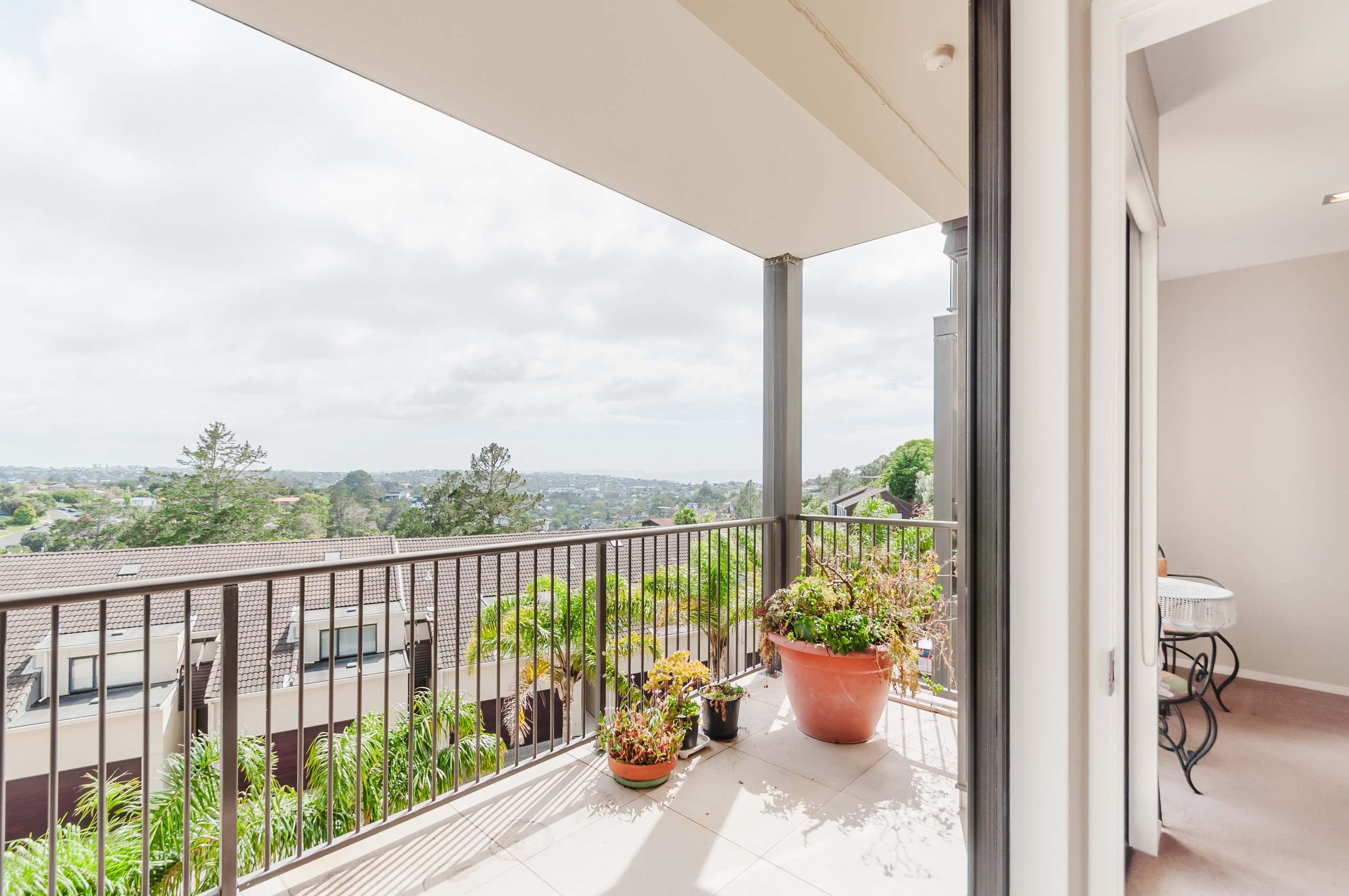 B305/525 East Coast Road, Browns Bay, North Shore City