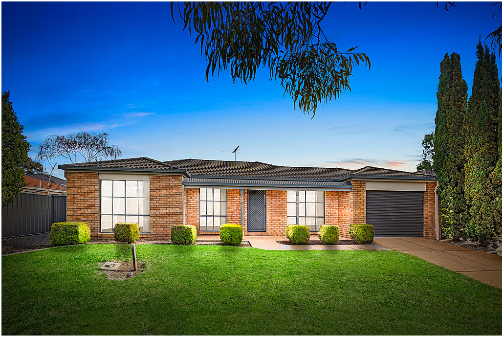 3 Stringybark Close, MANOR LAKES VIC 3024