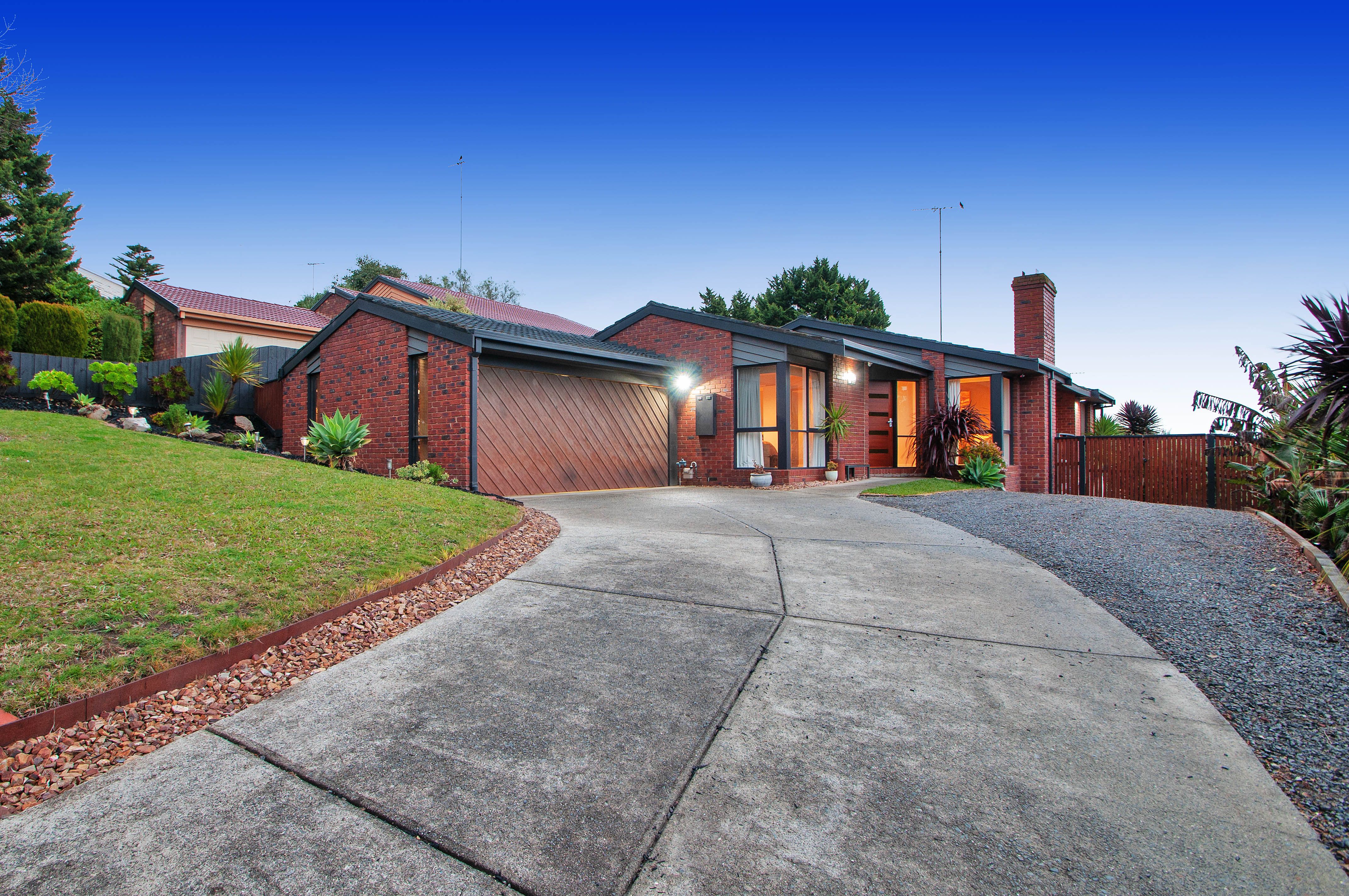 13 Highleigh Court, Mooroolbark VIC 3138