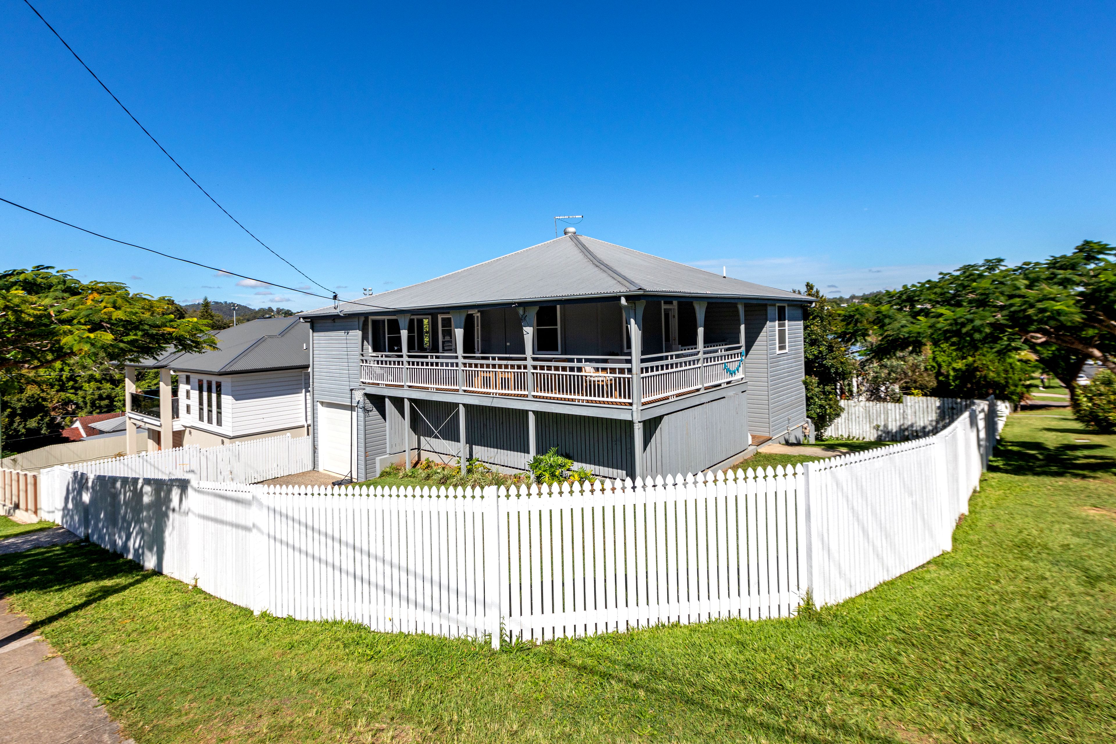111 Victor Street, Holland Park QLD 4121