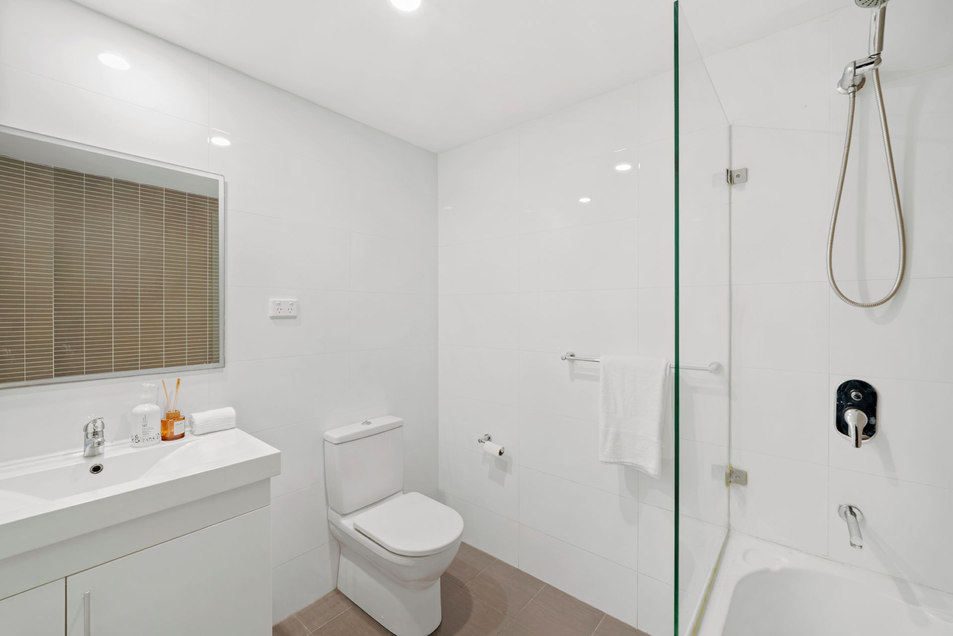 A219/208-210 Coward Street — photo 13 of 19