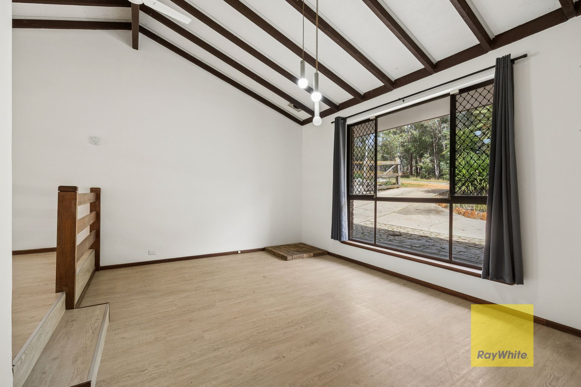 305 Traylen Road — photo 6 of 30