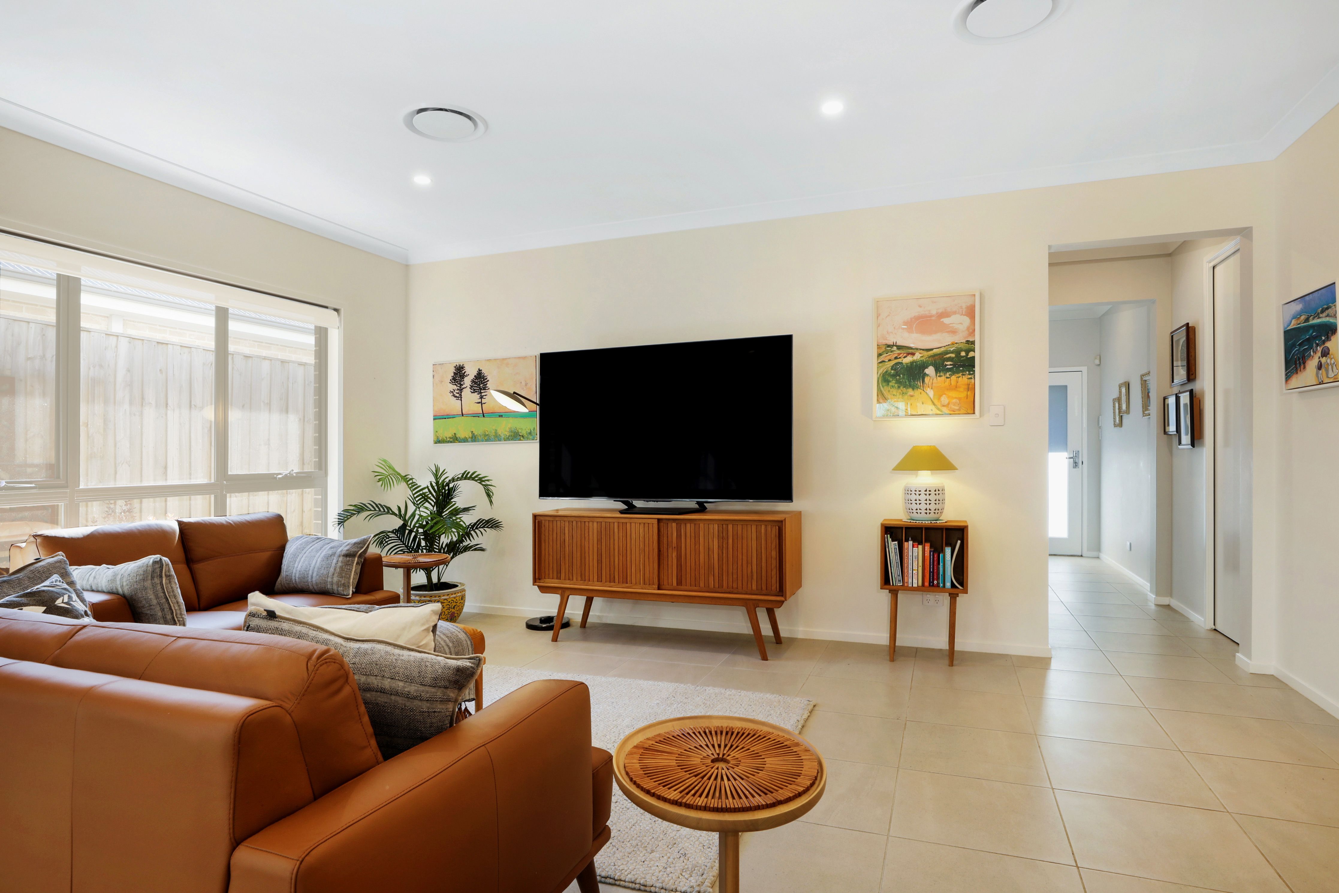 8 Sherwin Crescent — photo 4 of 15