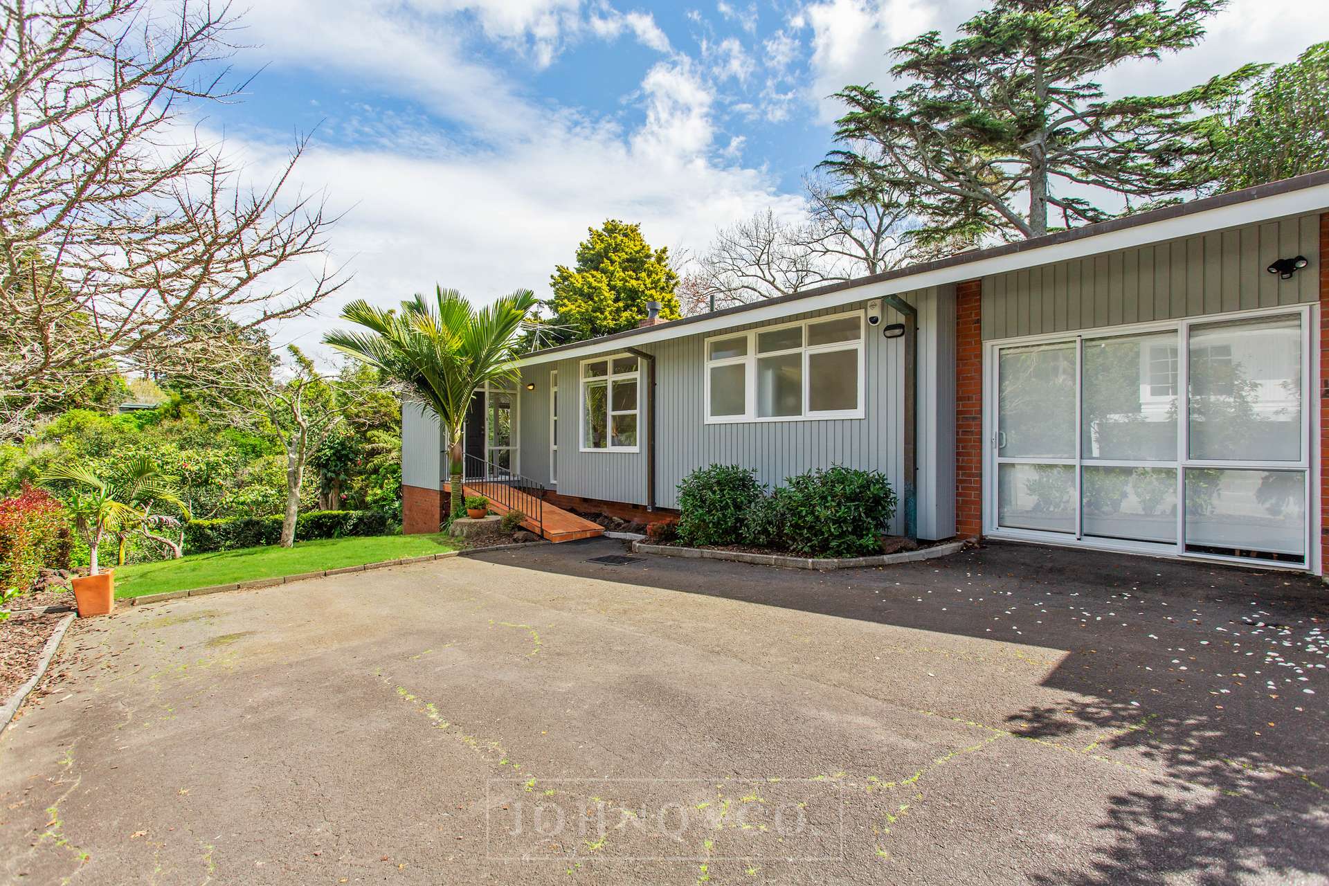 62 Waiatarua Road photo 0