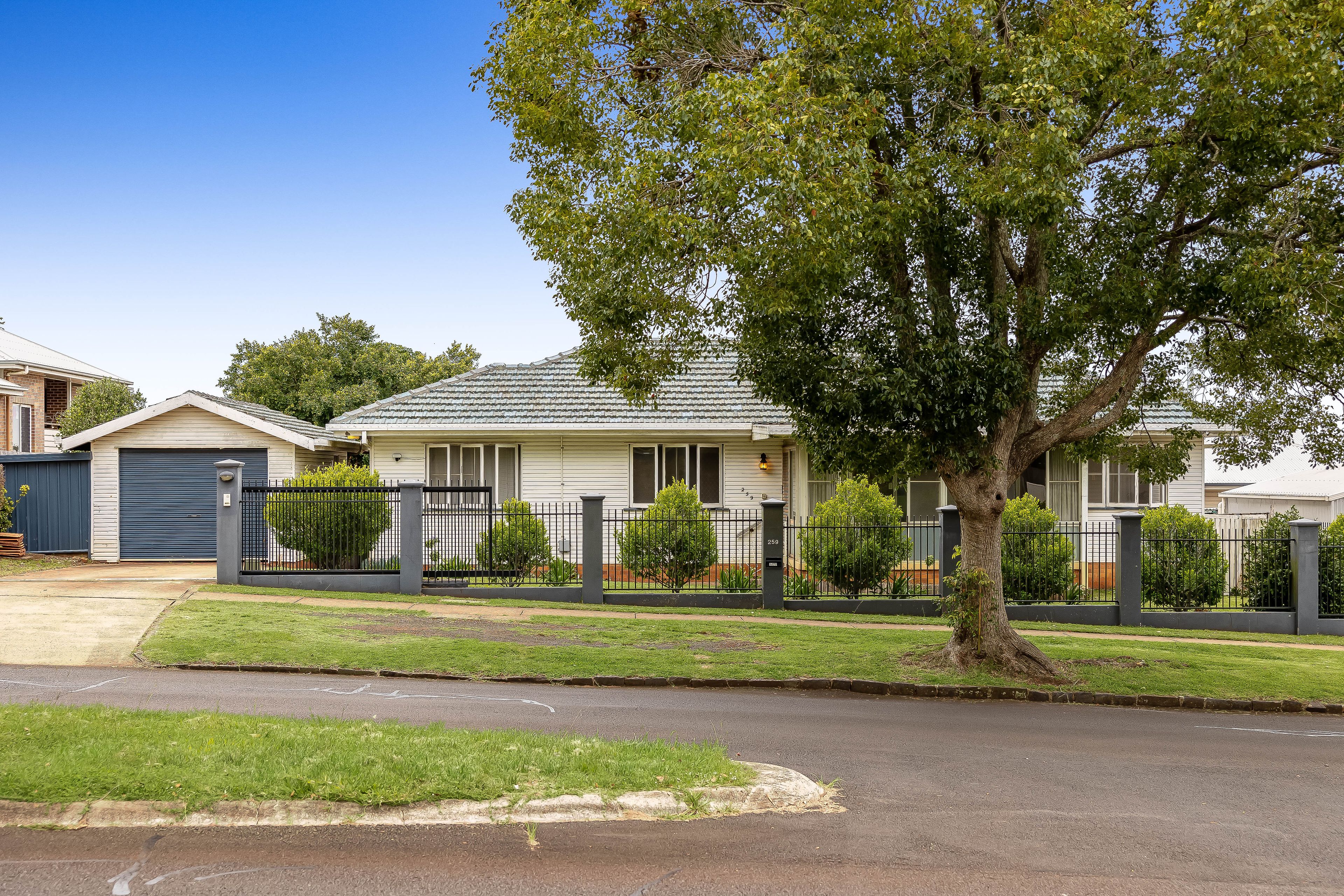 259 Geddes Street, Centenary Heights QLD 4350