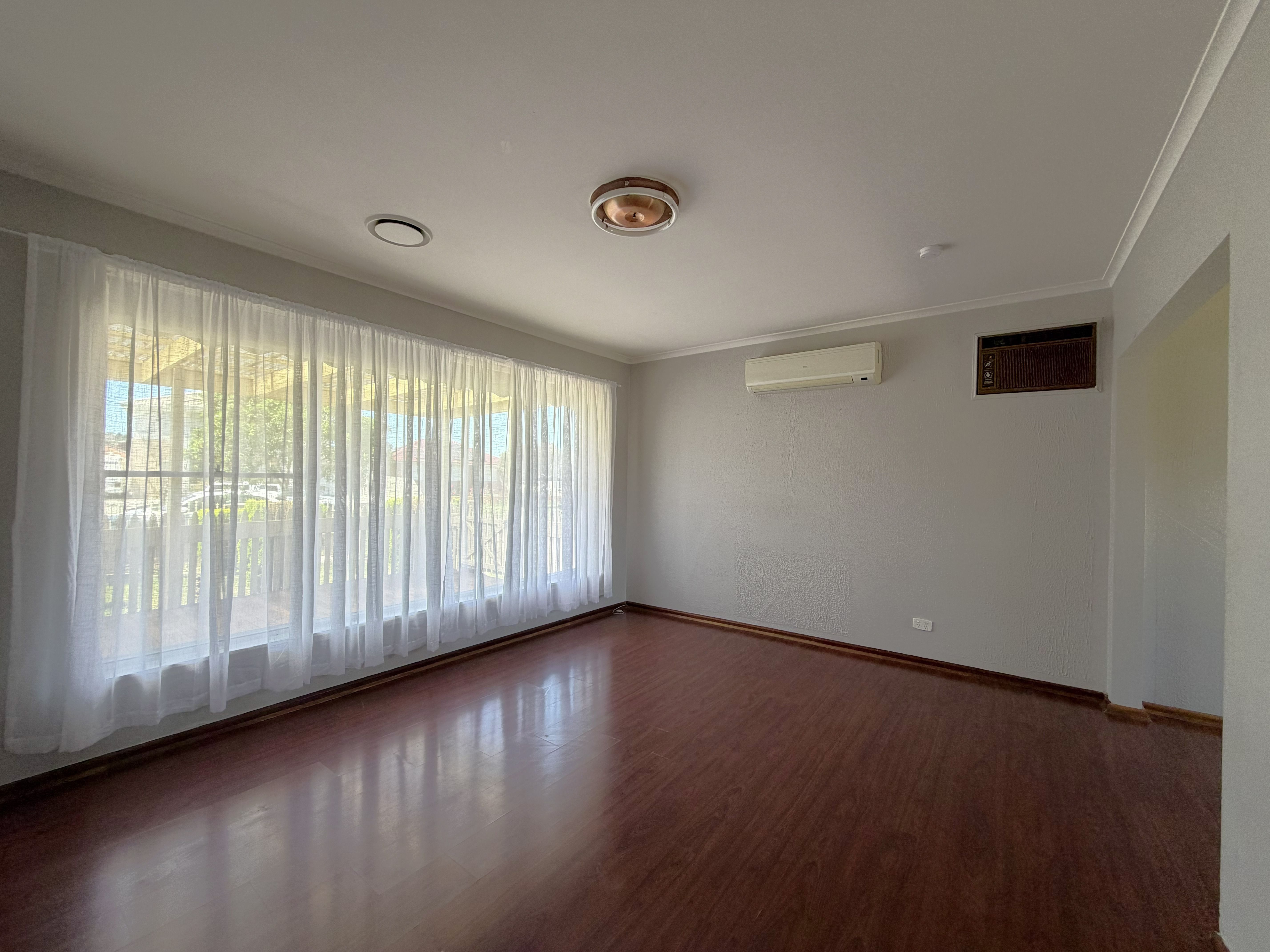 1/24 Cootamundra Street — photo 4 of 10