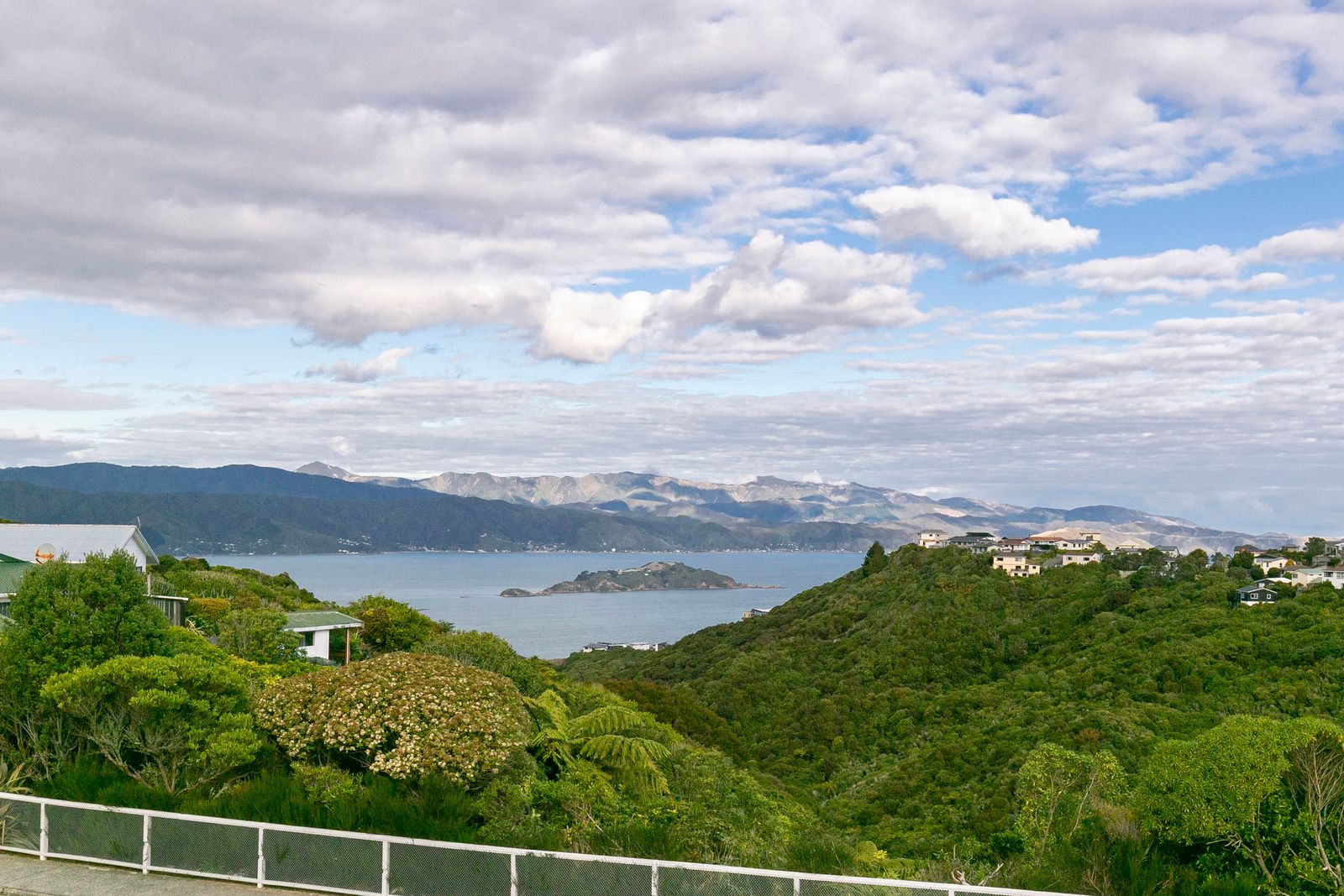 a/11 Ladbrooke Drive, Newlands, Wellington City