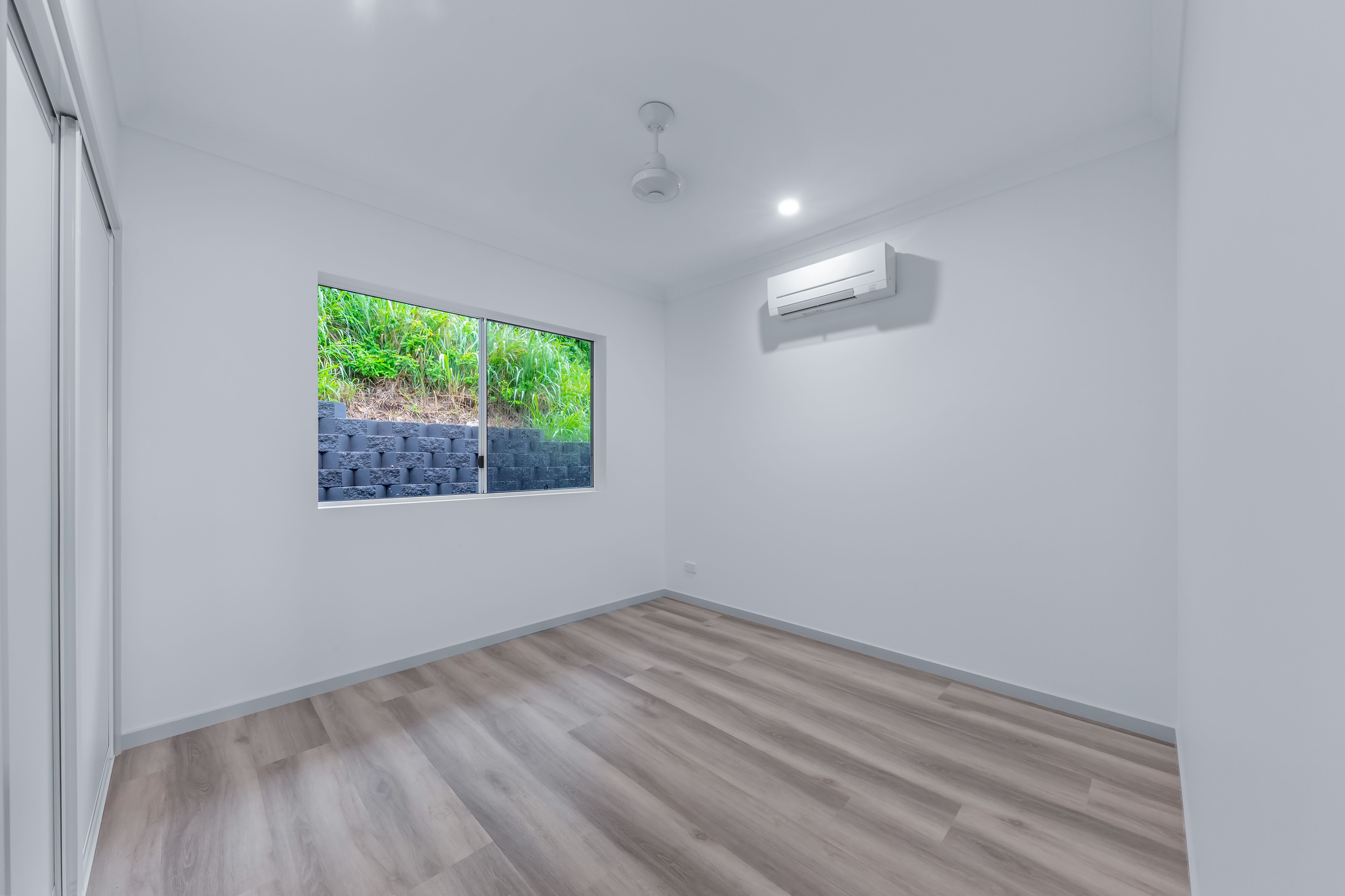 45B South Molle Boulevard — photo 5 of 11