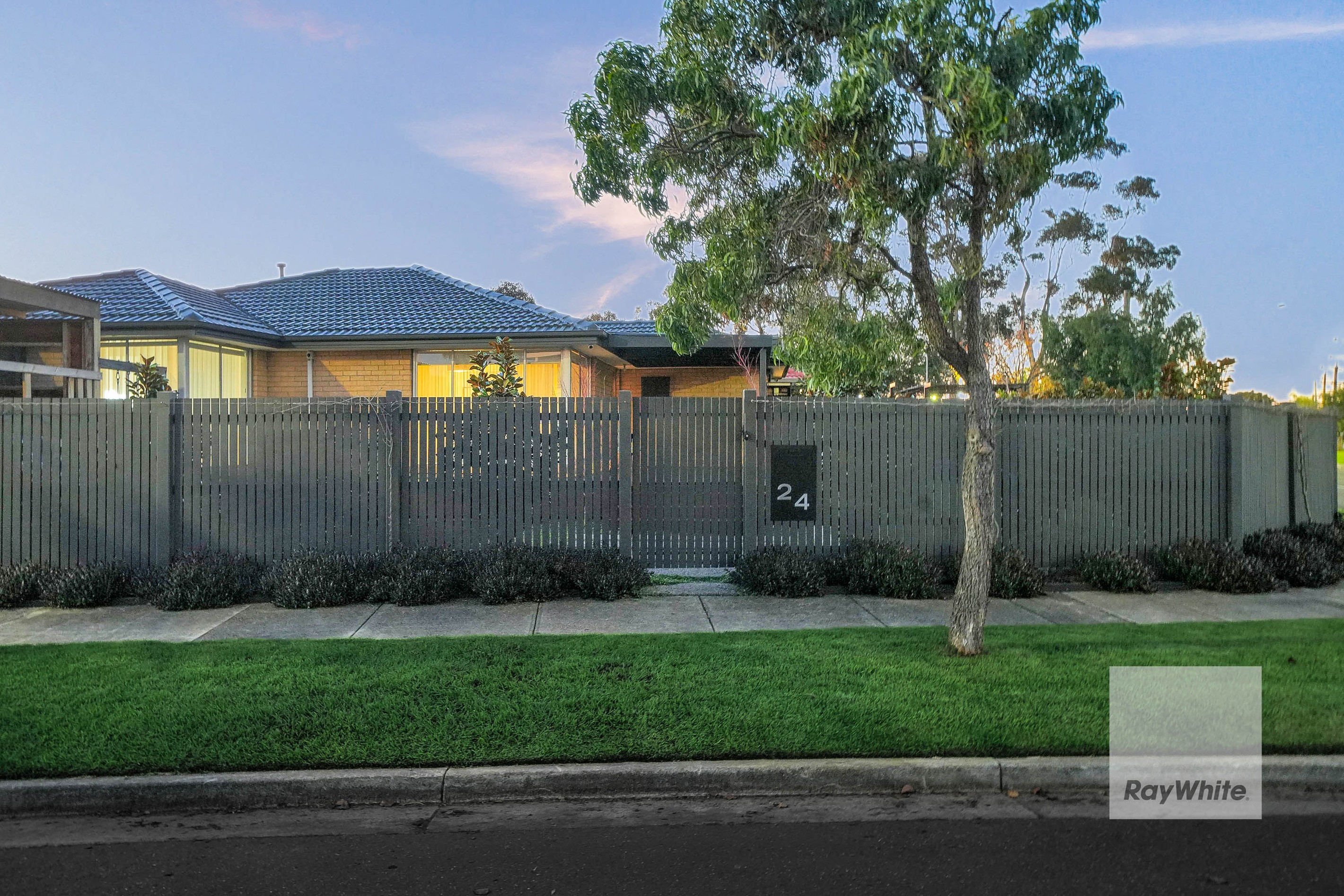 24 Elmhurst Road, Gladstone Park, VIC 3043