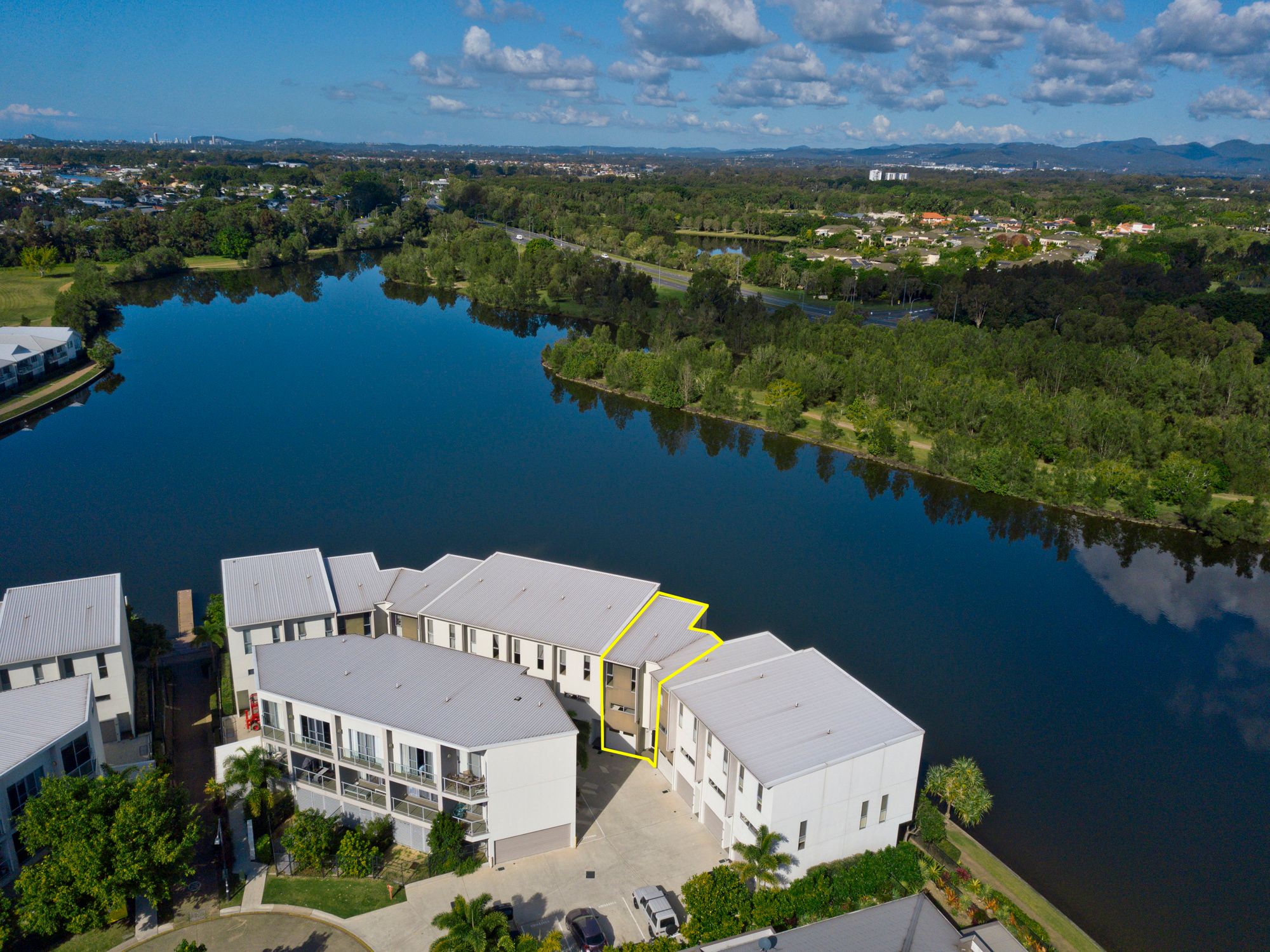 63/5074 Emerald Island Drive, Carrara, QLD 4211