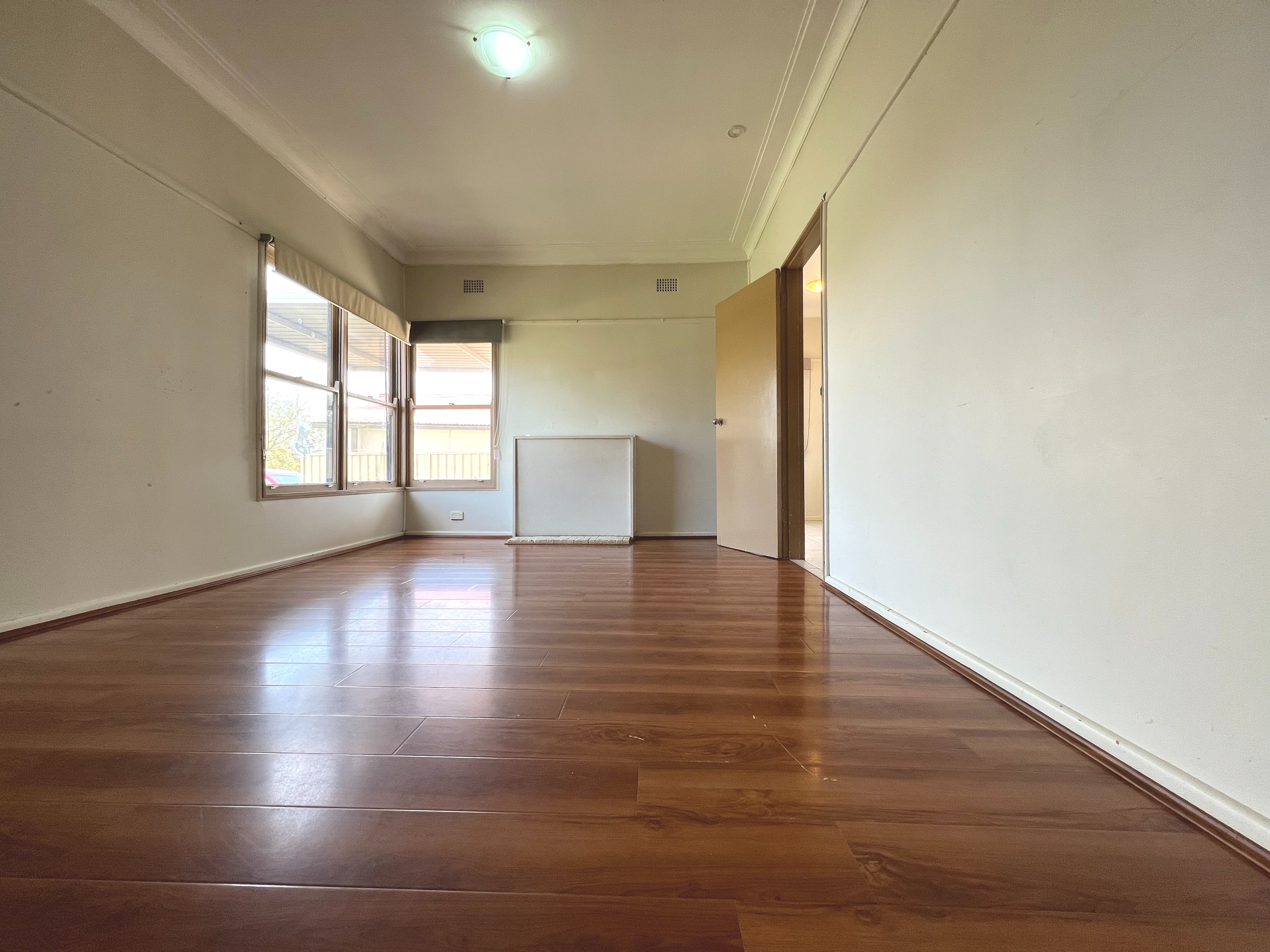 8 Phelps Crescent, Bradbury, NSW 2560