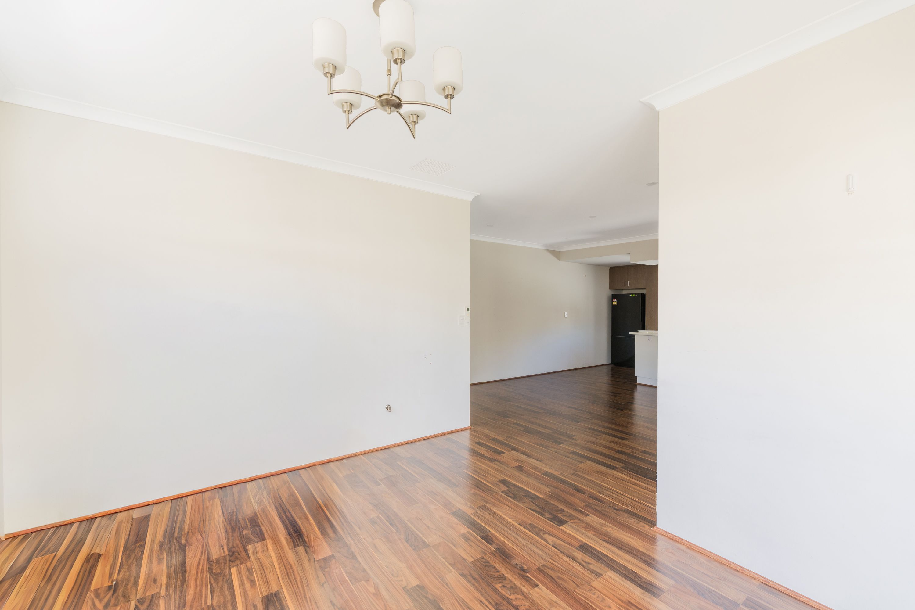 9/10 Pine Court, Kelmscott, WA 6111