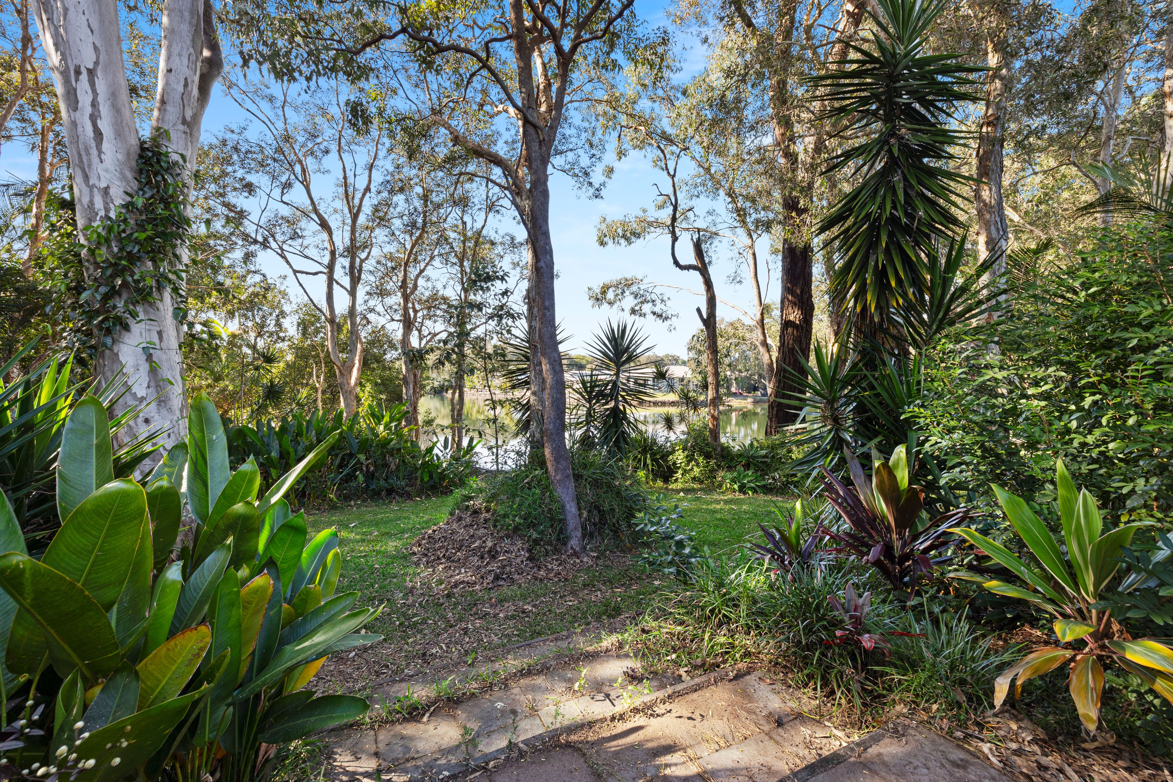 2/1 Moomba Street — photo 3 of 11