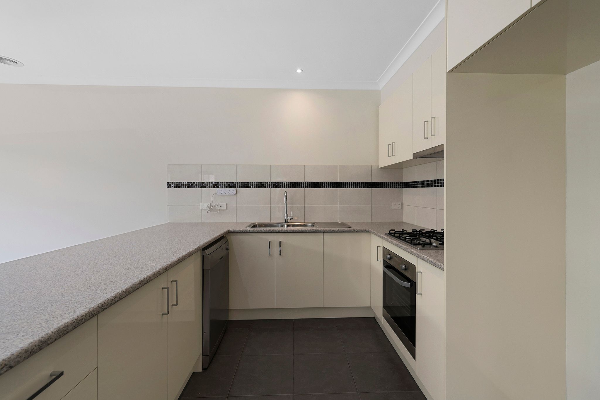 2/4 Hearn Street, Drouin, VIC 3818