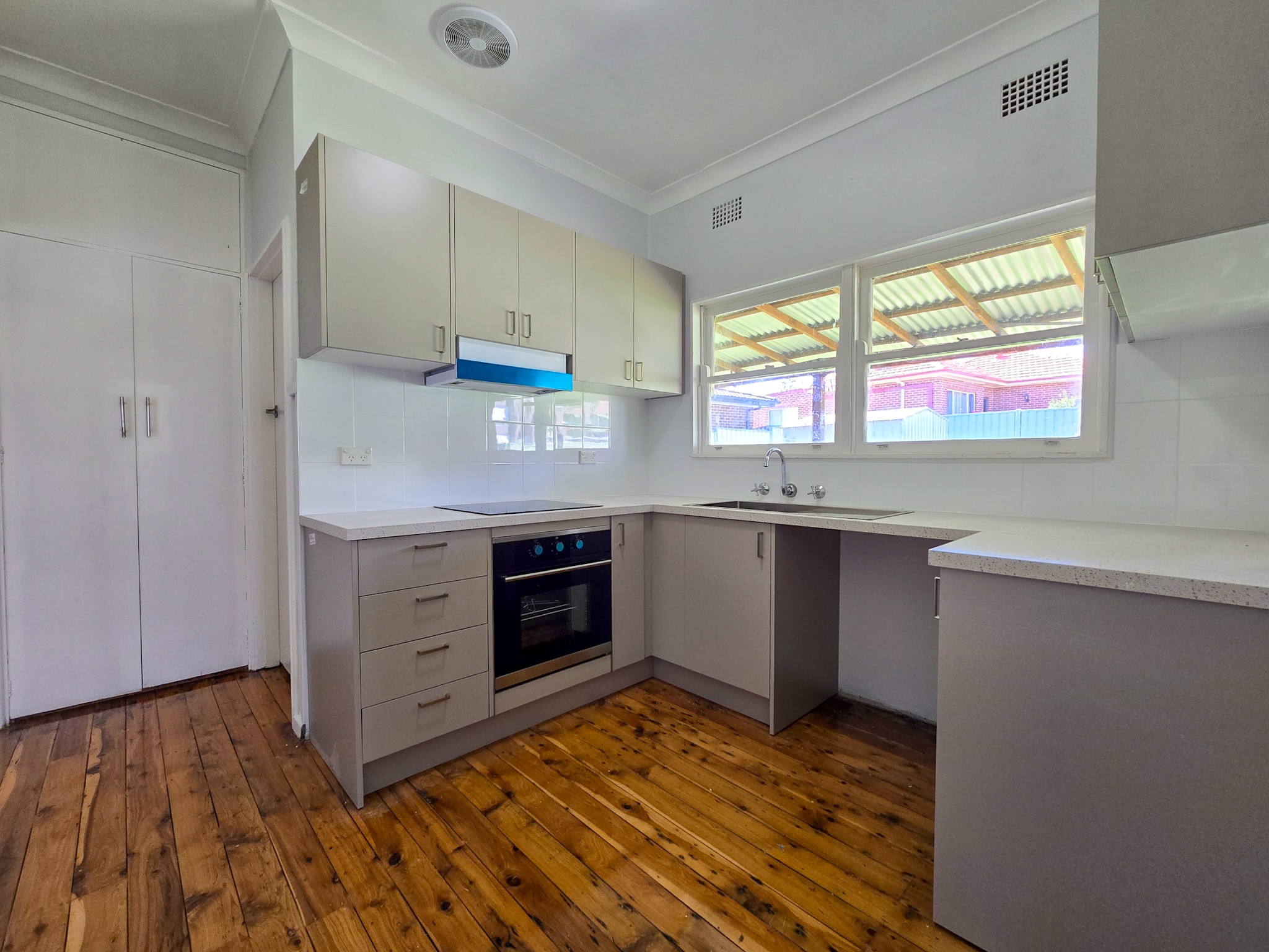 10 Hoddle Avenue, Campbelltown, NSW 2560