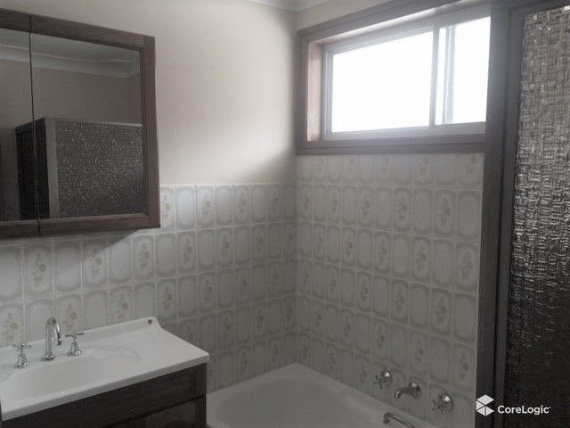 2/50 BASSETT Street — photo 6 of 7