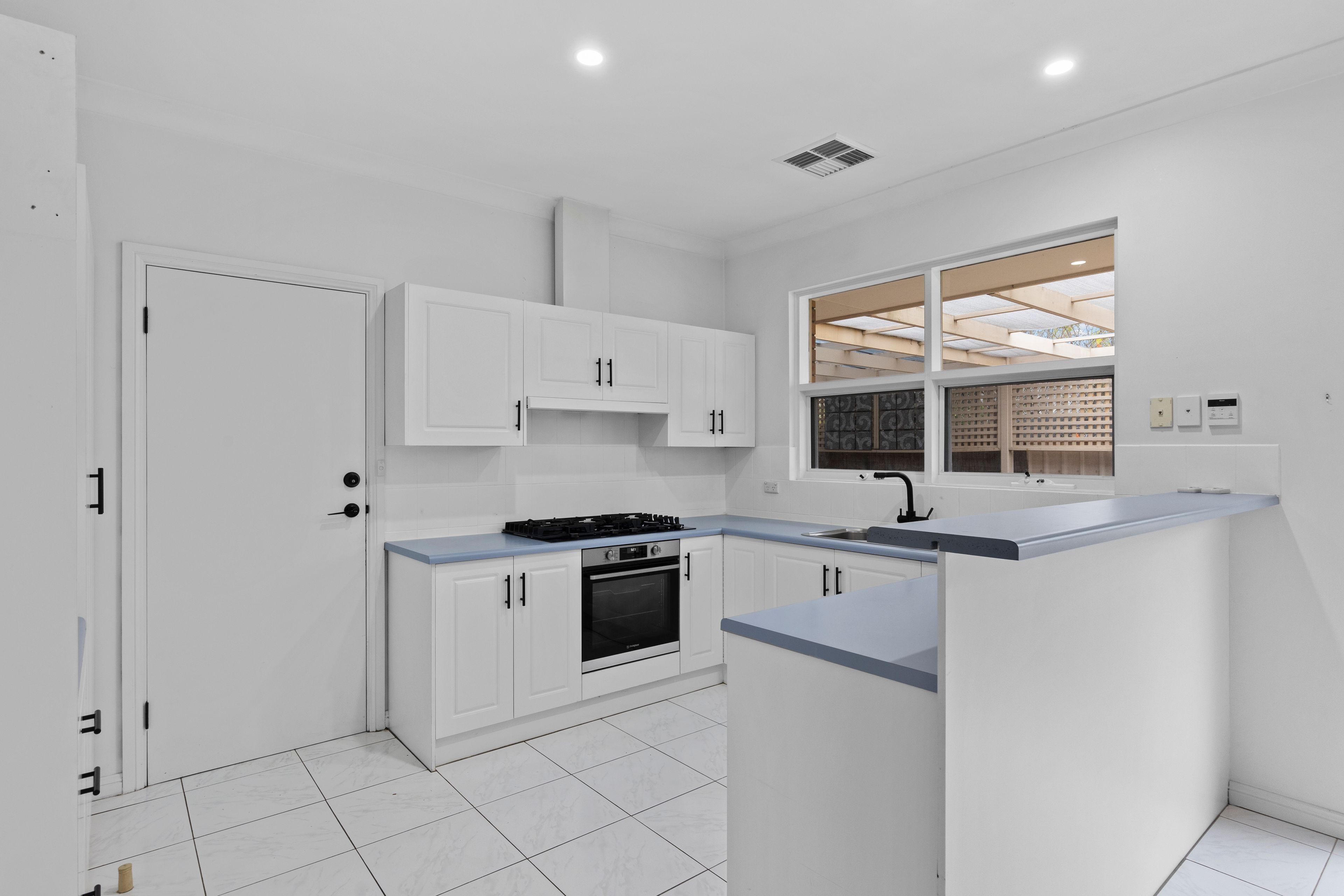 4/5 Henley Avenue — photo 4 of 13