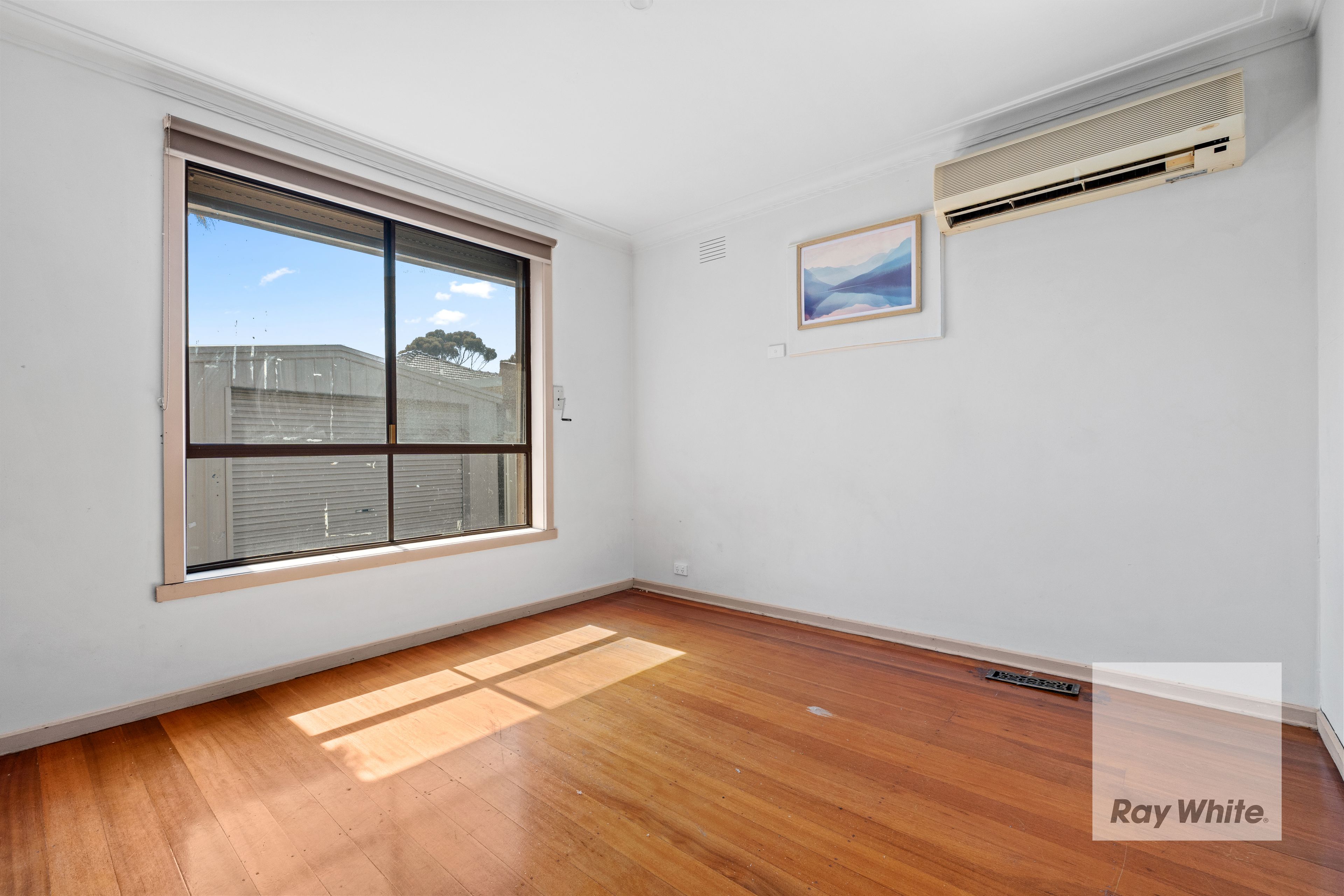 48 Taunton Drive — photo 10 of 12