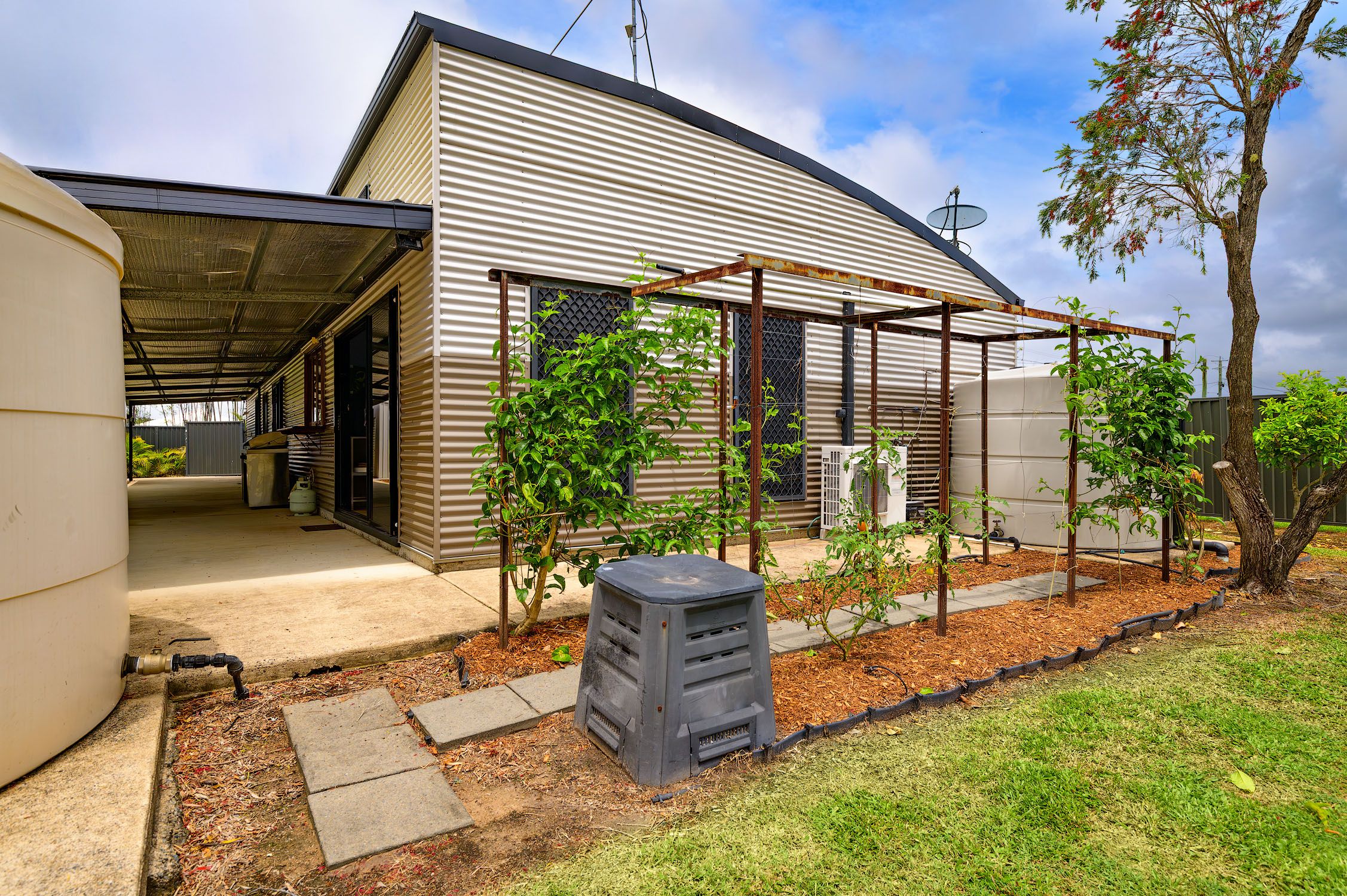 21 Canberra Avenue — photo 15 of 19