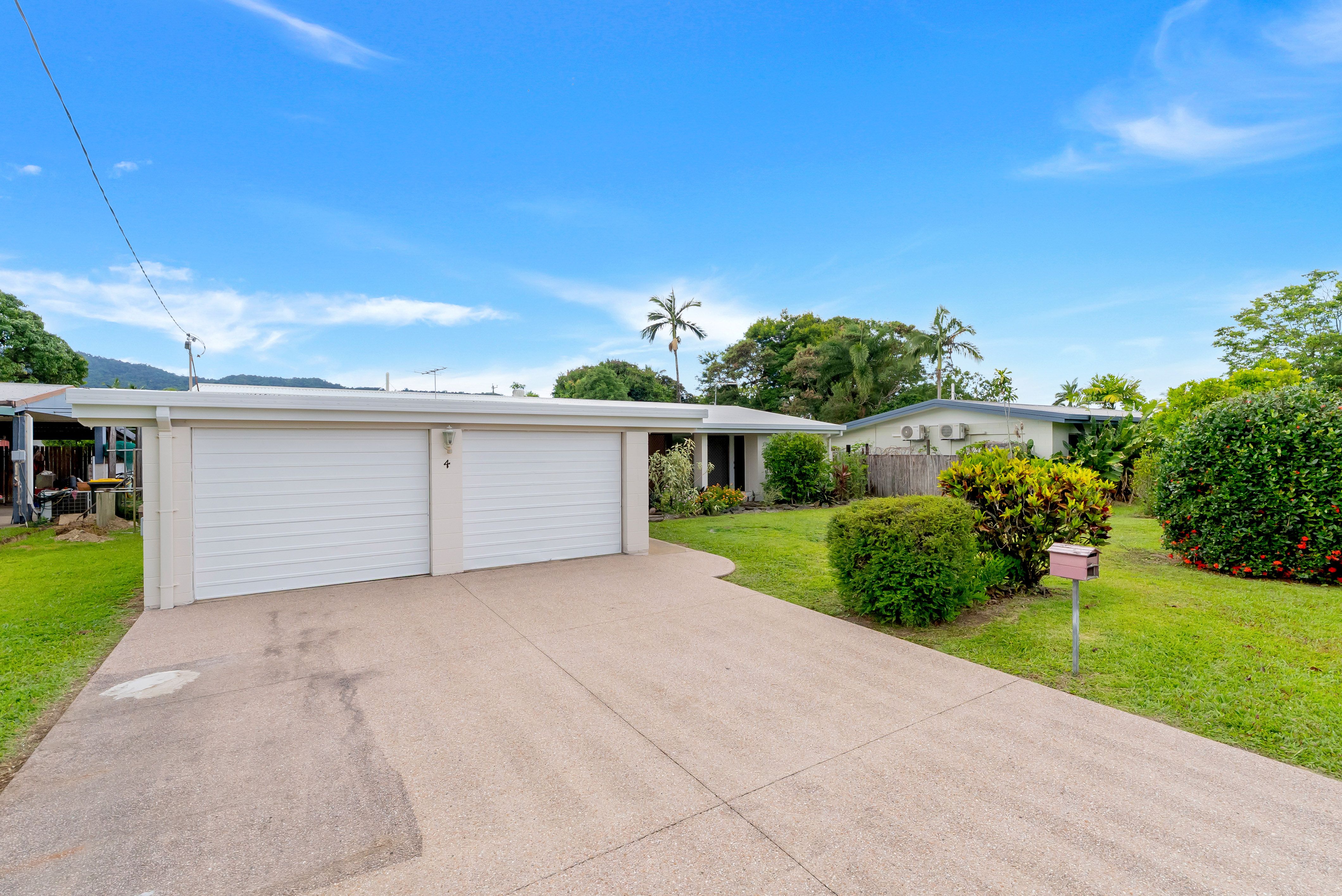 4 Satinay Close, Manoora QLD 4870