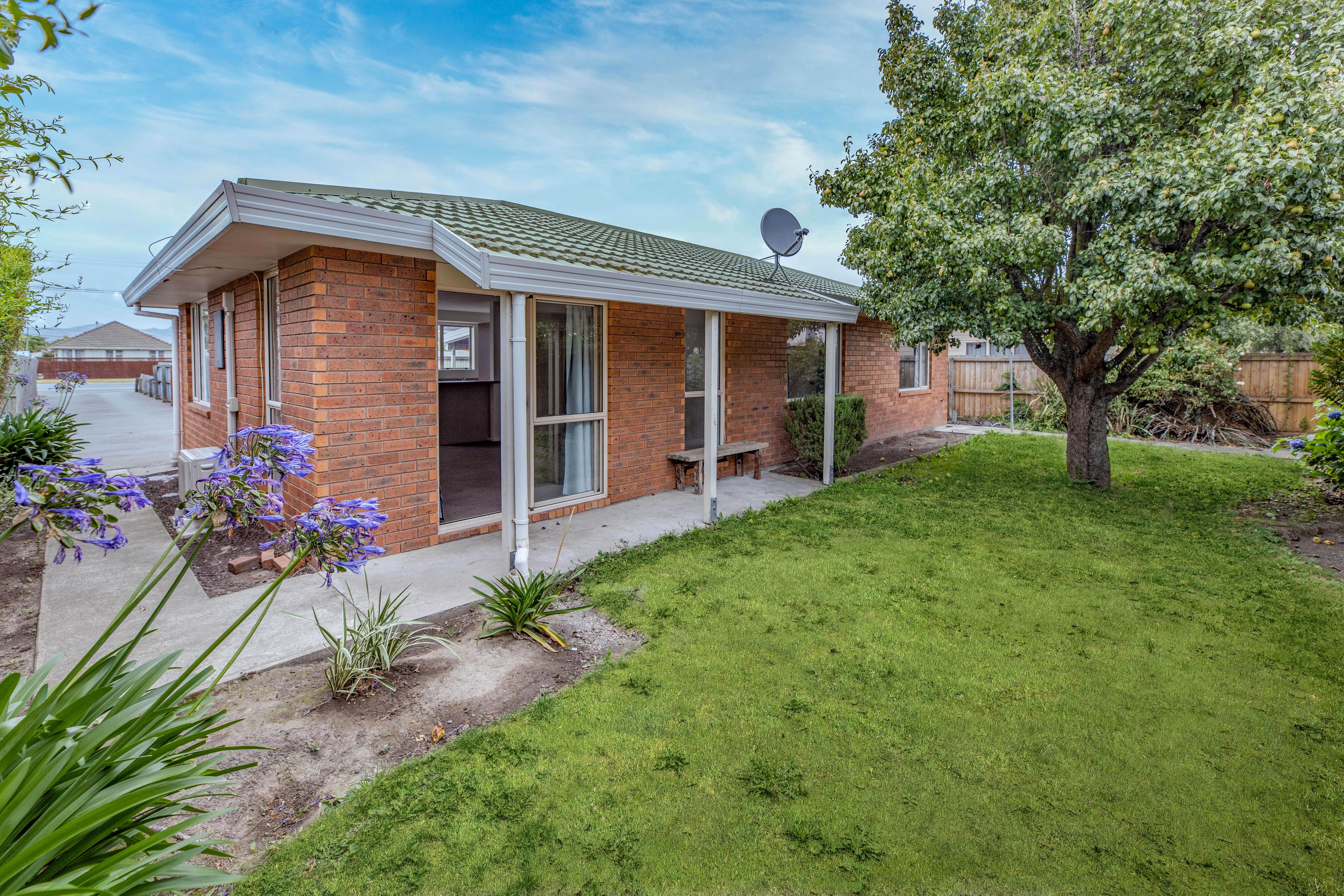 2/100 Springs Road, Hornby, Christchurch City