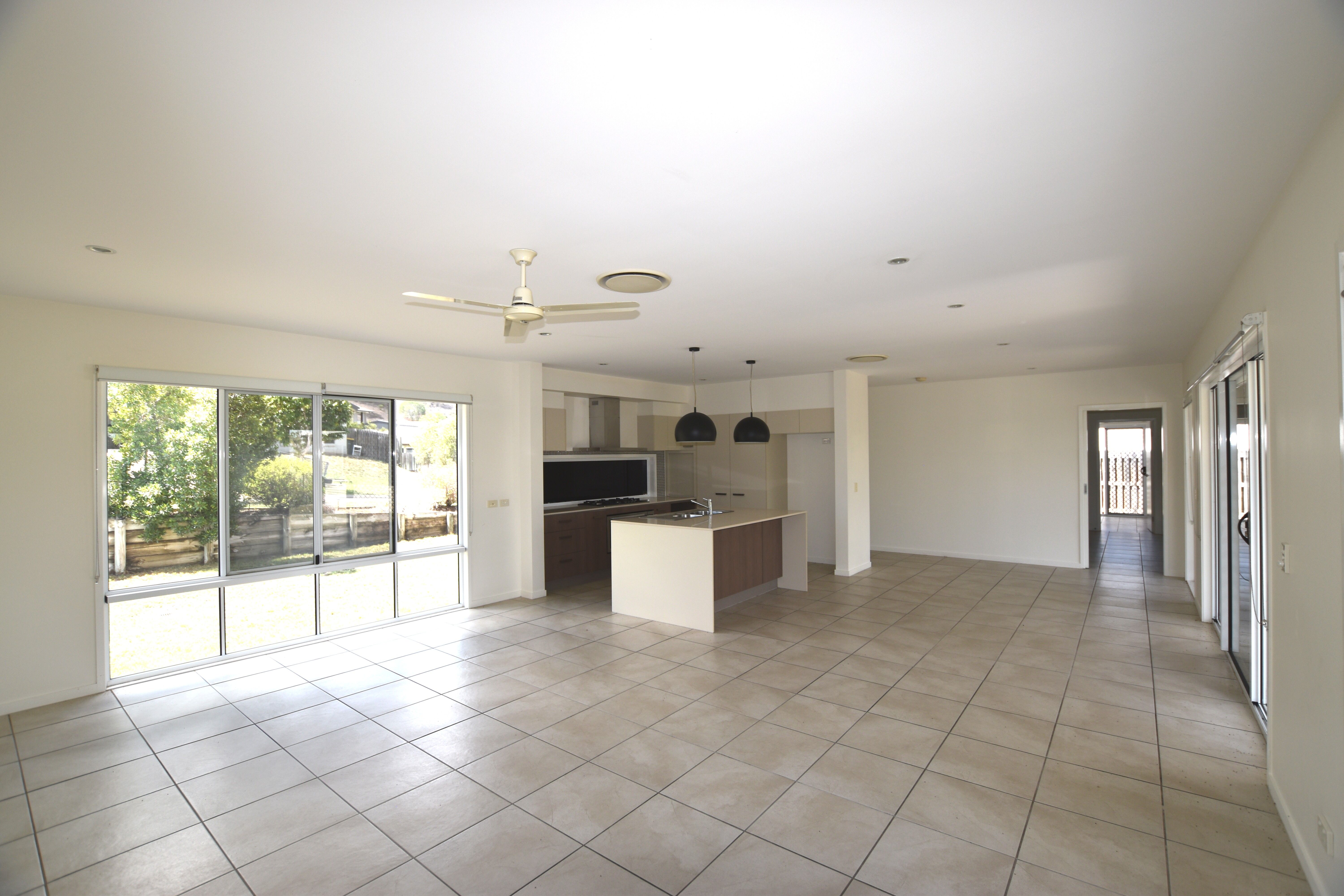 5 Florey Place, Kirkwood, QLD 4680