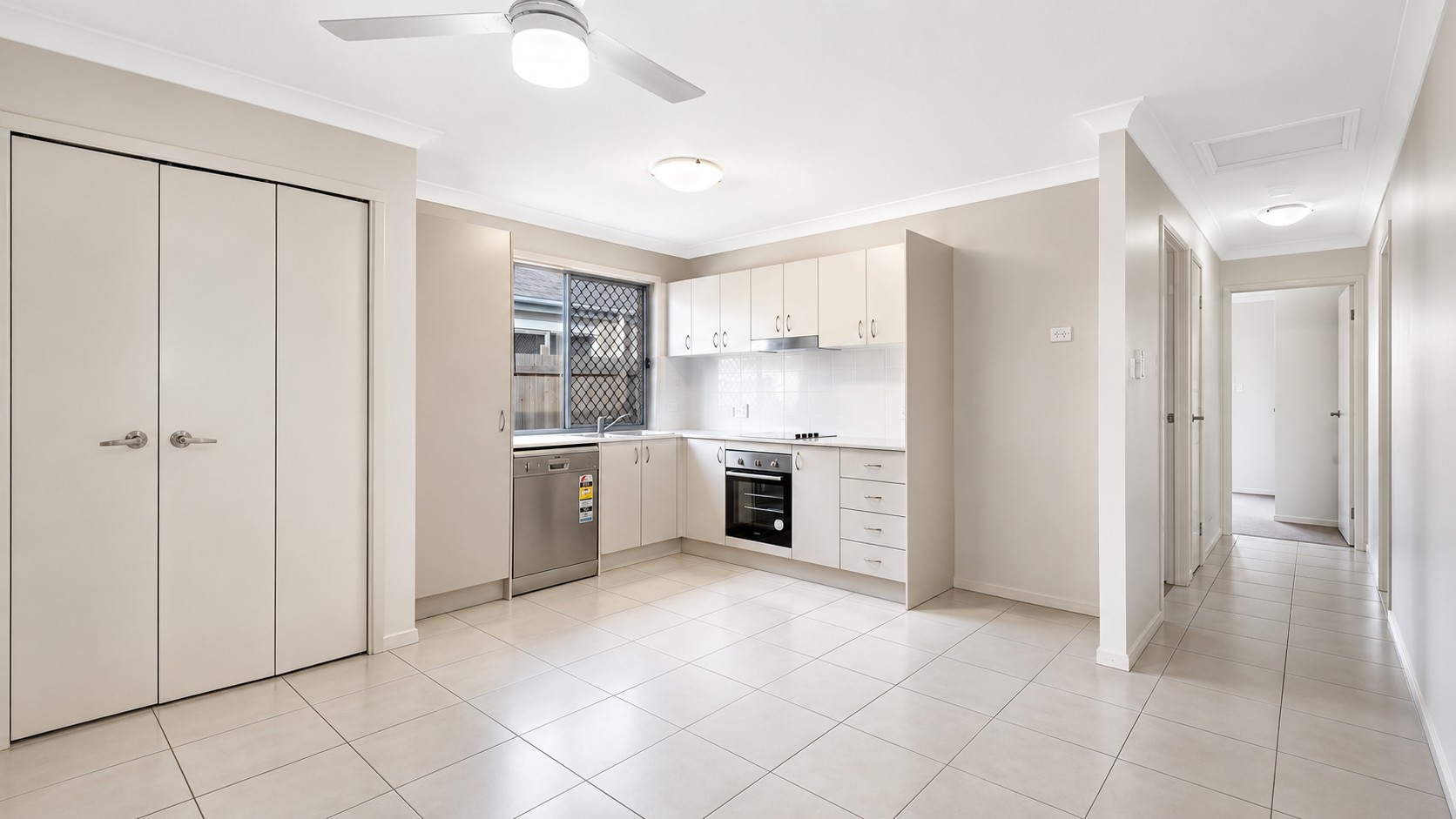2/6 Bruce Baker Crescent, Crestmead, QLD 4132