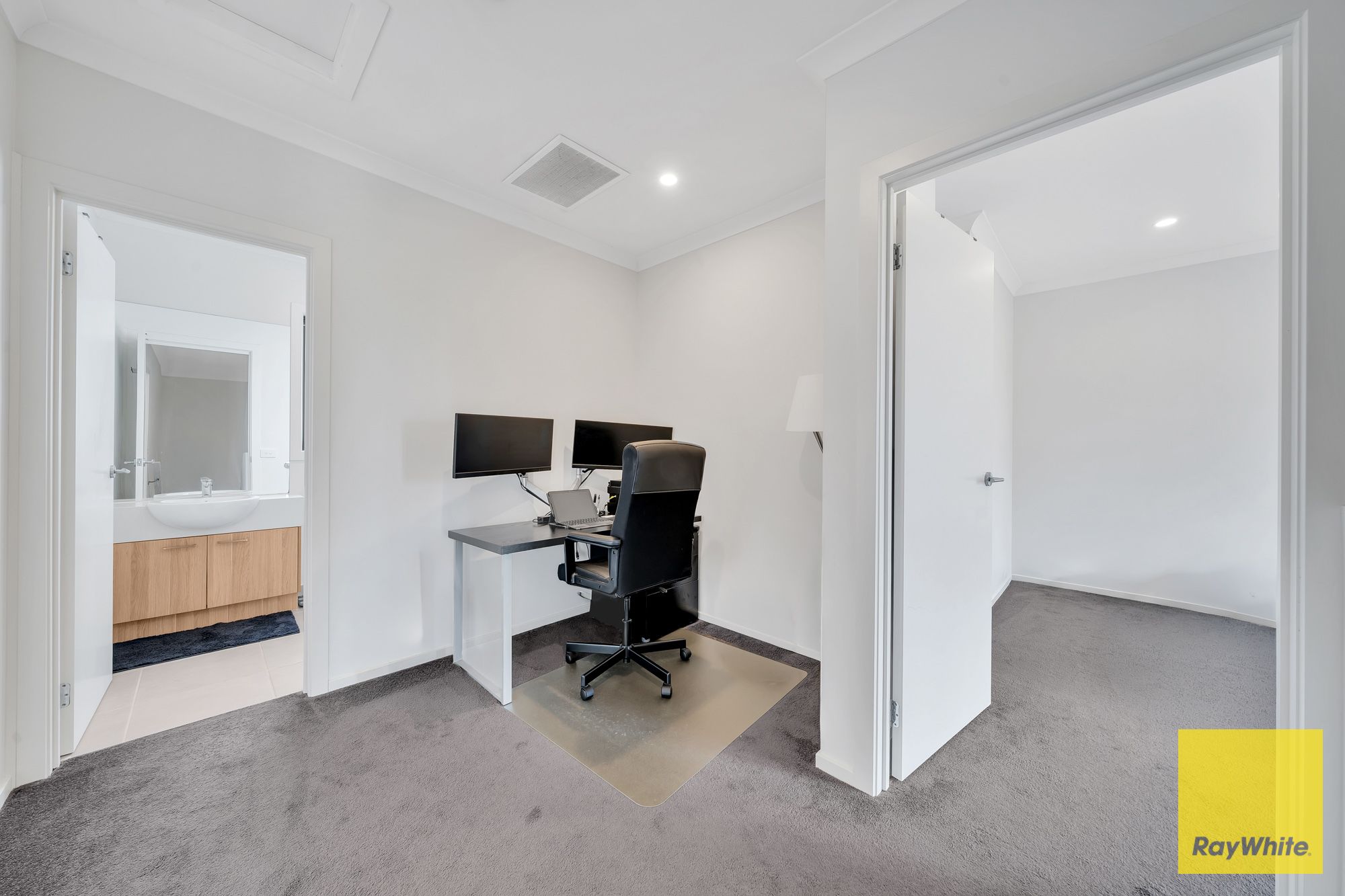 8/4 Westonbury Drive — photo 15 of 30