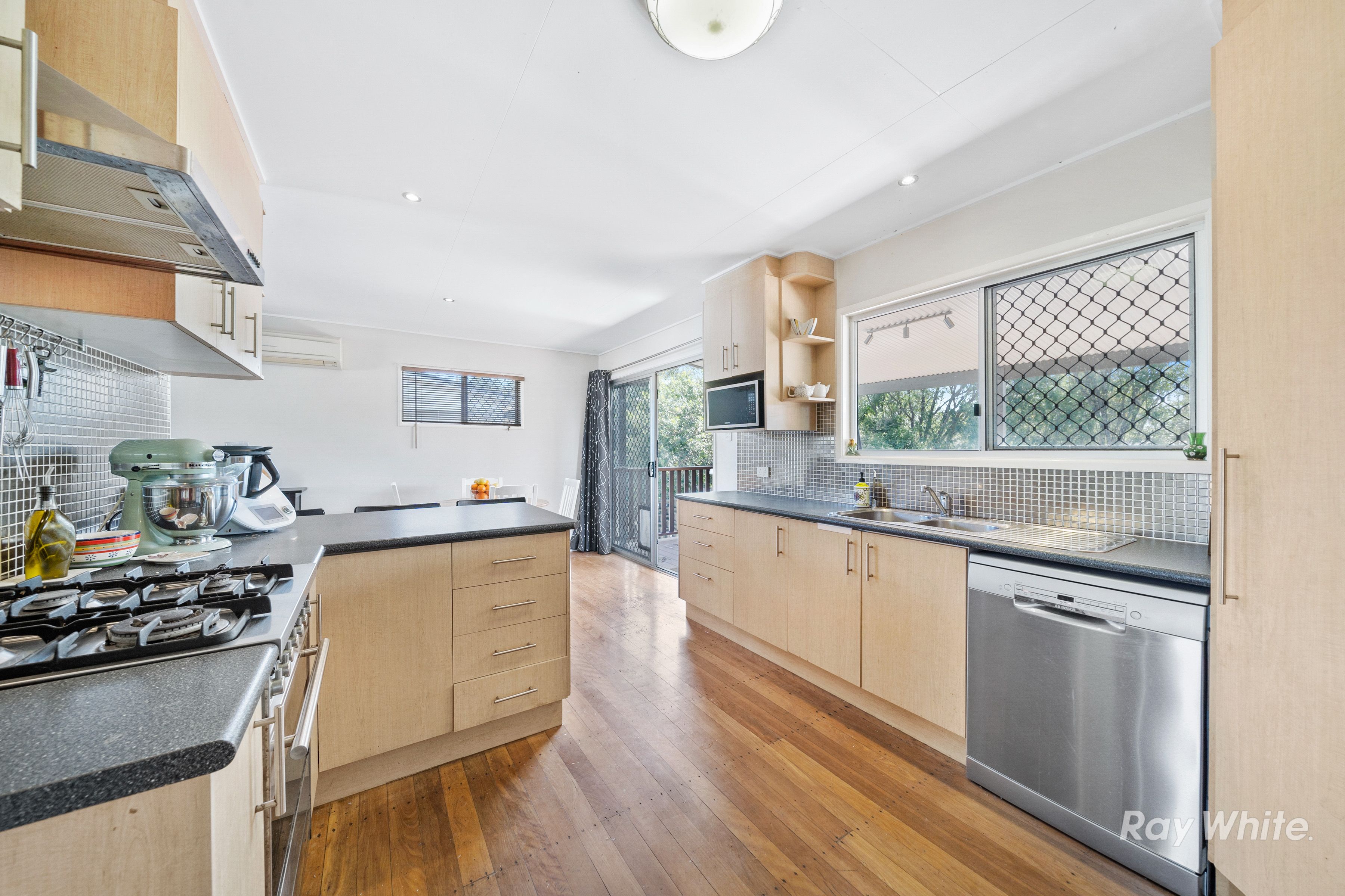 6 Kiparra Street, Mansfield, QLD 4122