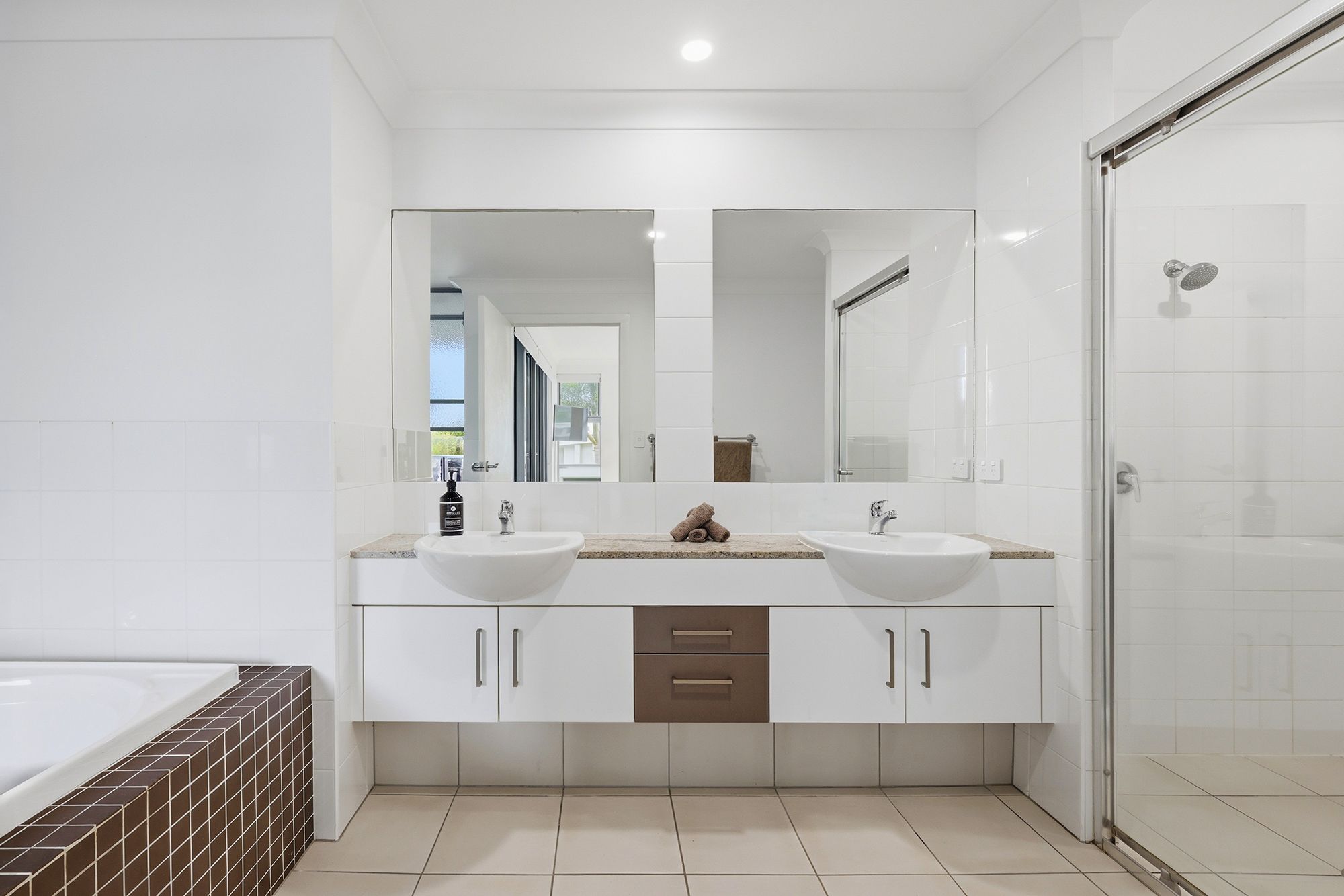 4/10 Valbonne Avenue — photo 16 of 26