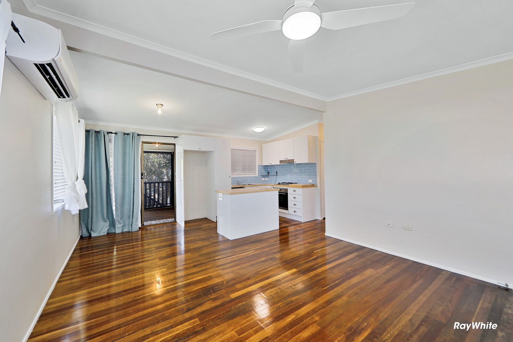 14 Aldridge Street (Upstairs) — photo 6 of 13