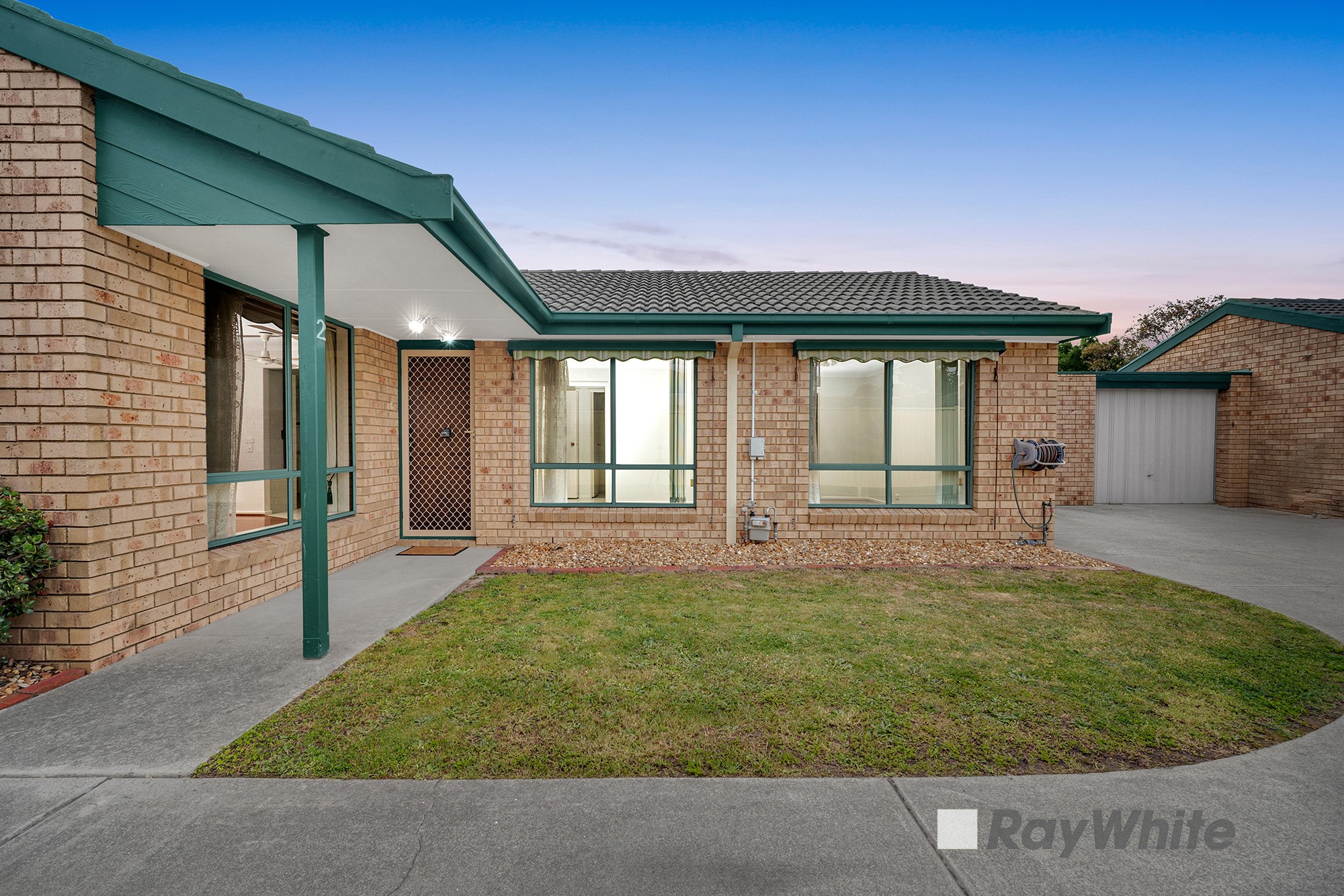 2/33 Ivan Crescent, Hampton Park, VIC 3976