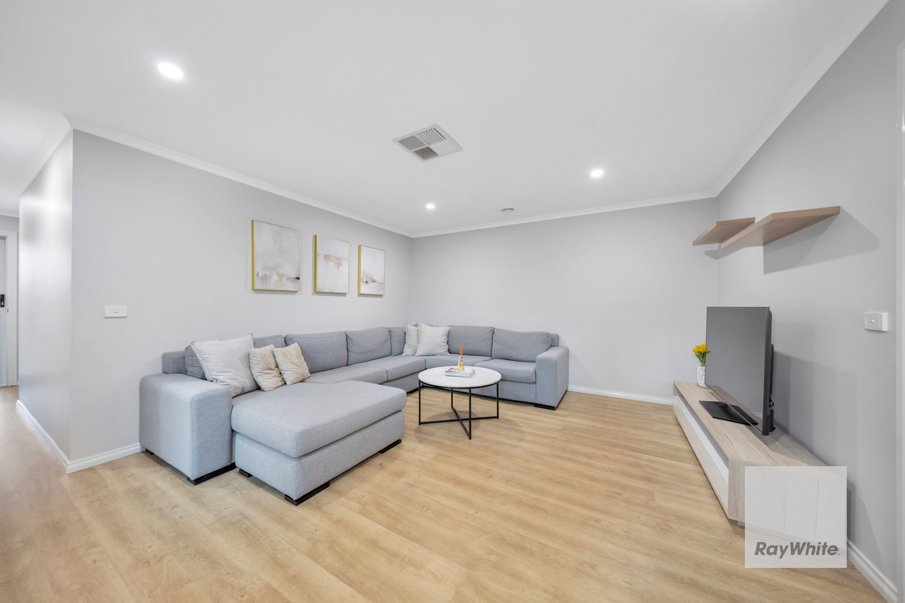 1/12 Westminster Avenue — photo 4 of 18
