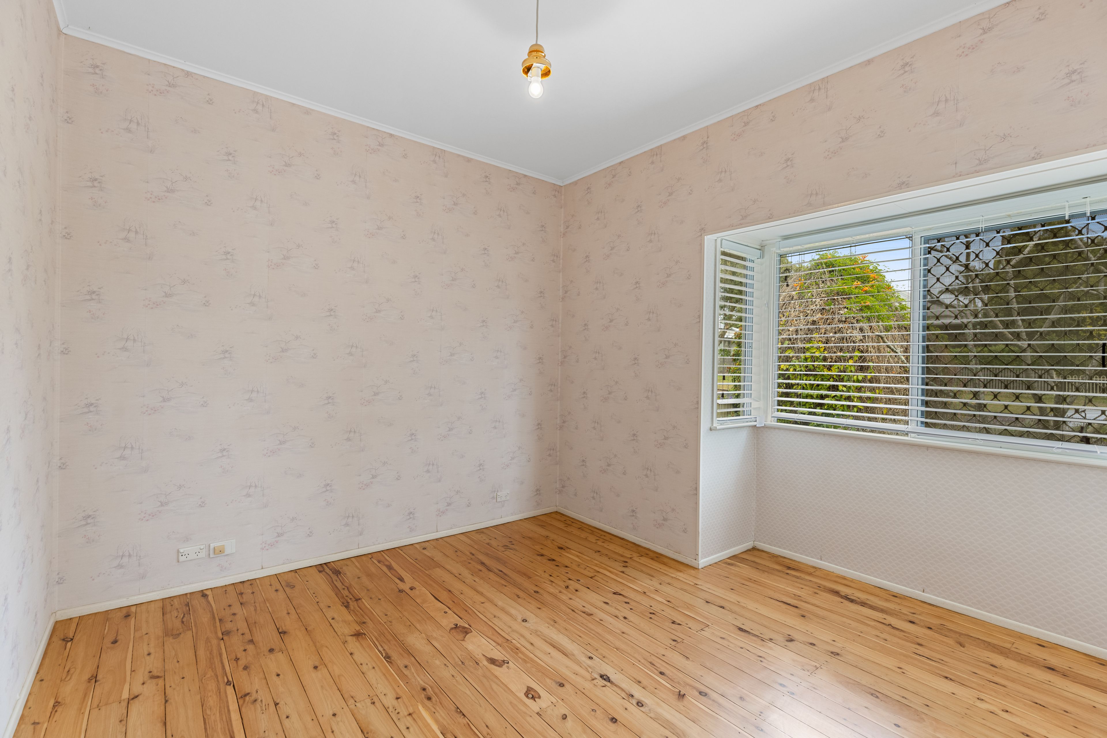 28 Lloyd Street — photo 6 of 10