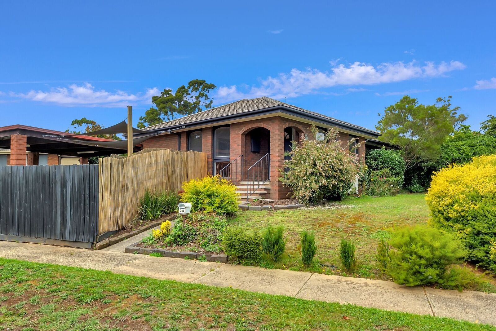 24 Statesman Crescent, Mill Park, VIC 3082