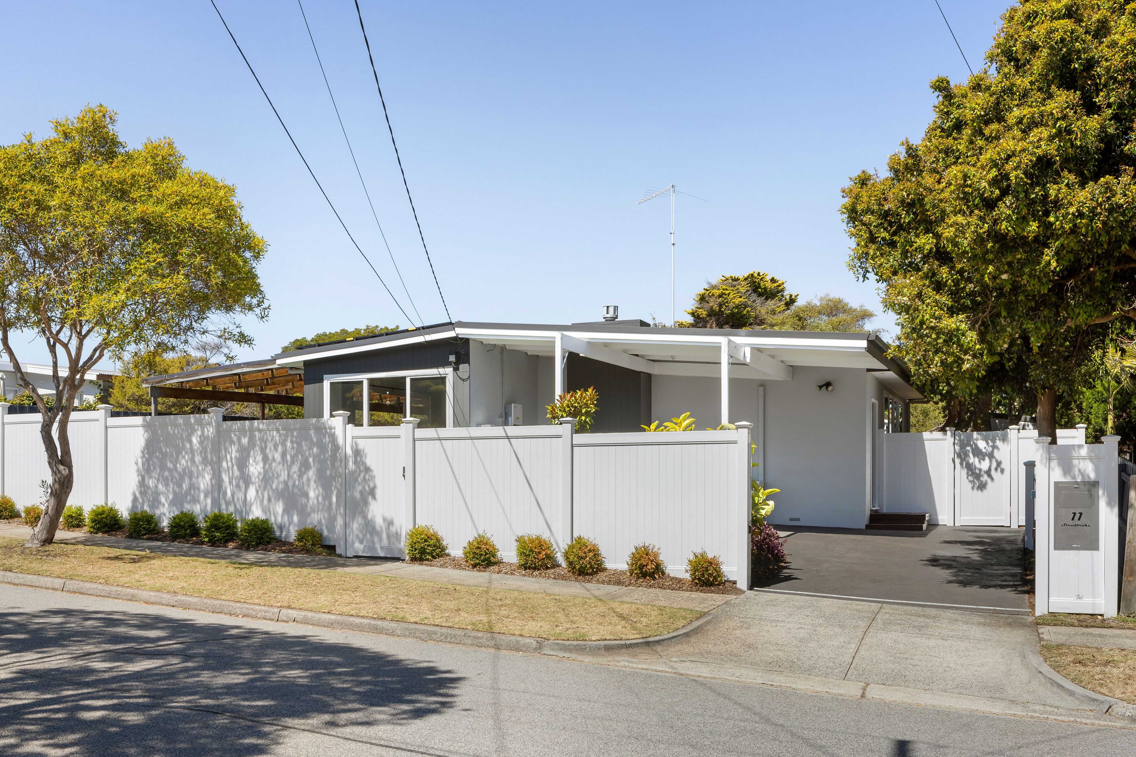 11 Stradbroke Avenue, Frankston South, VIC 3199