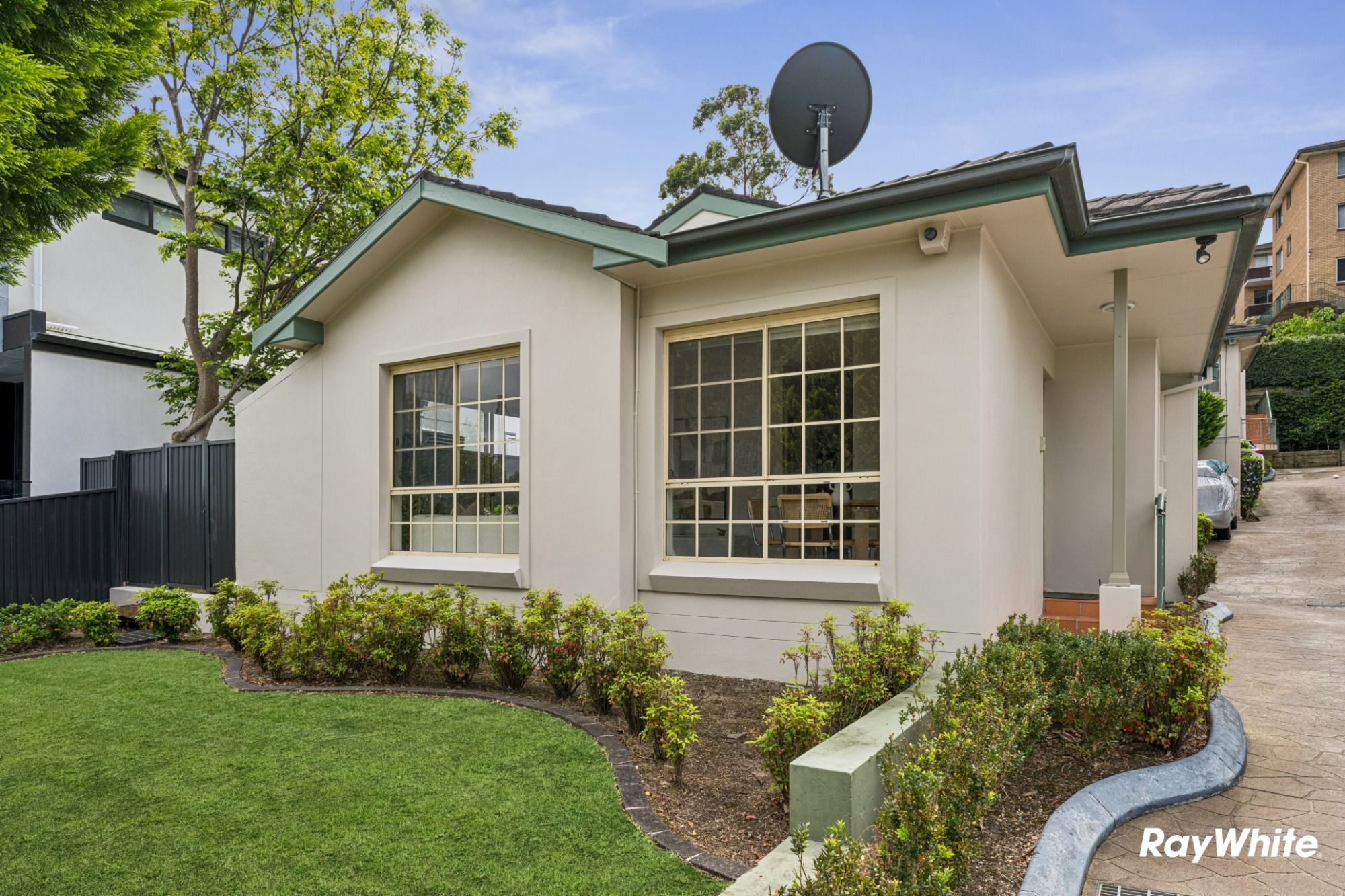 1/25 Samuel Street — photo from Ray White Riverside