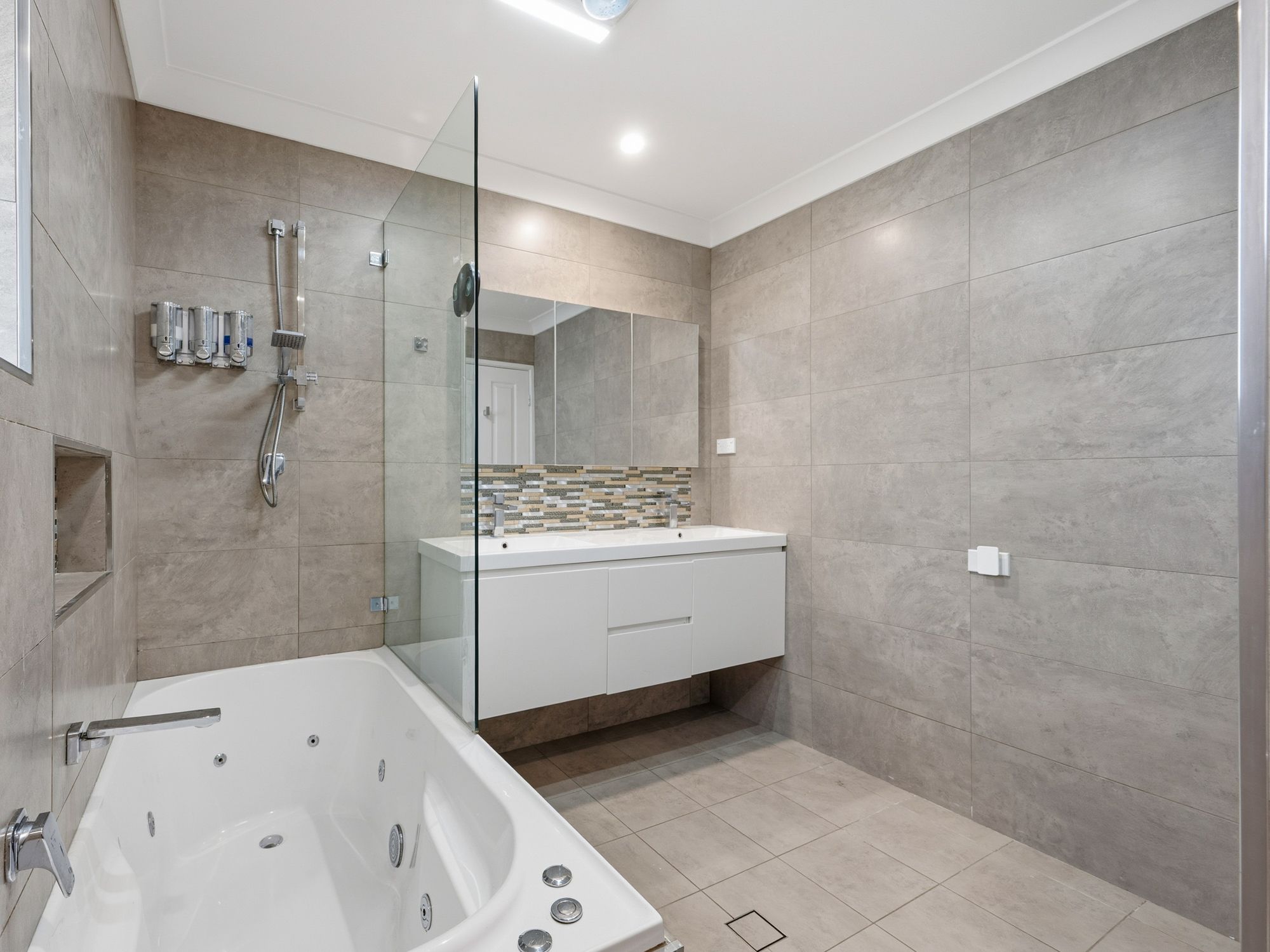 20 Roger Crescent, Mount Riverview, NSW