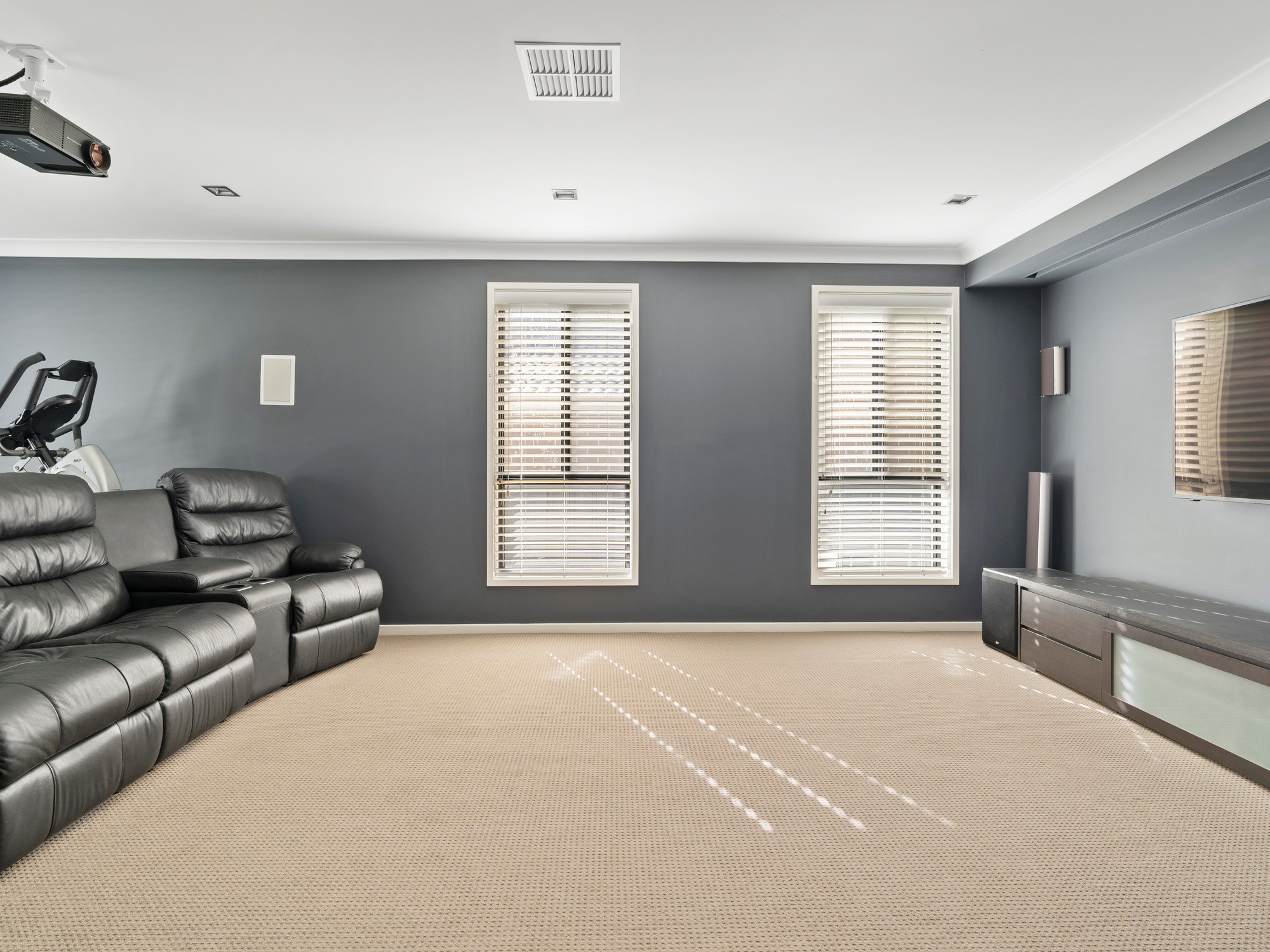 5 Gardiner Crescent, Elderslie, NSW 2570