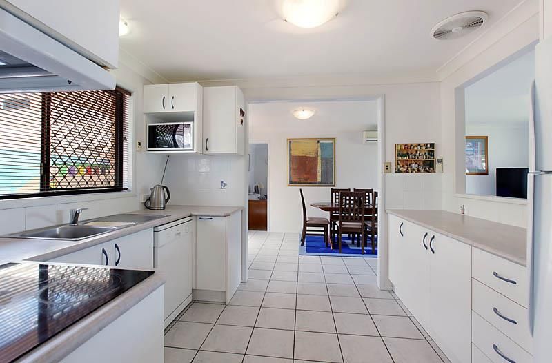 1 Marbella Drive, Benowa, QLD 4217